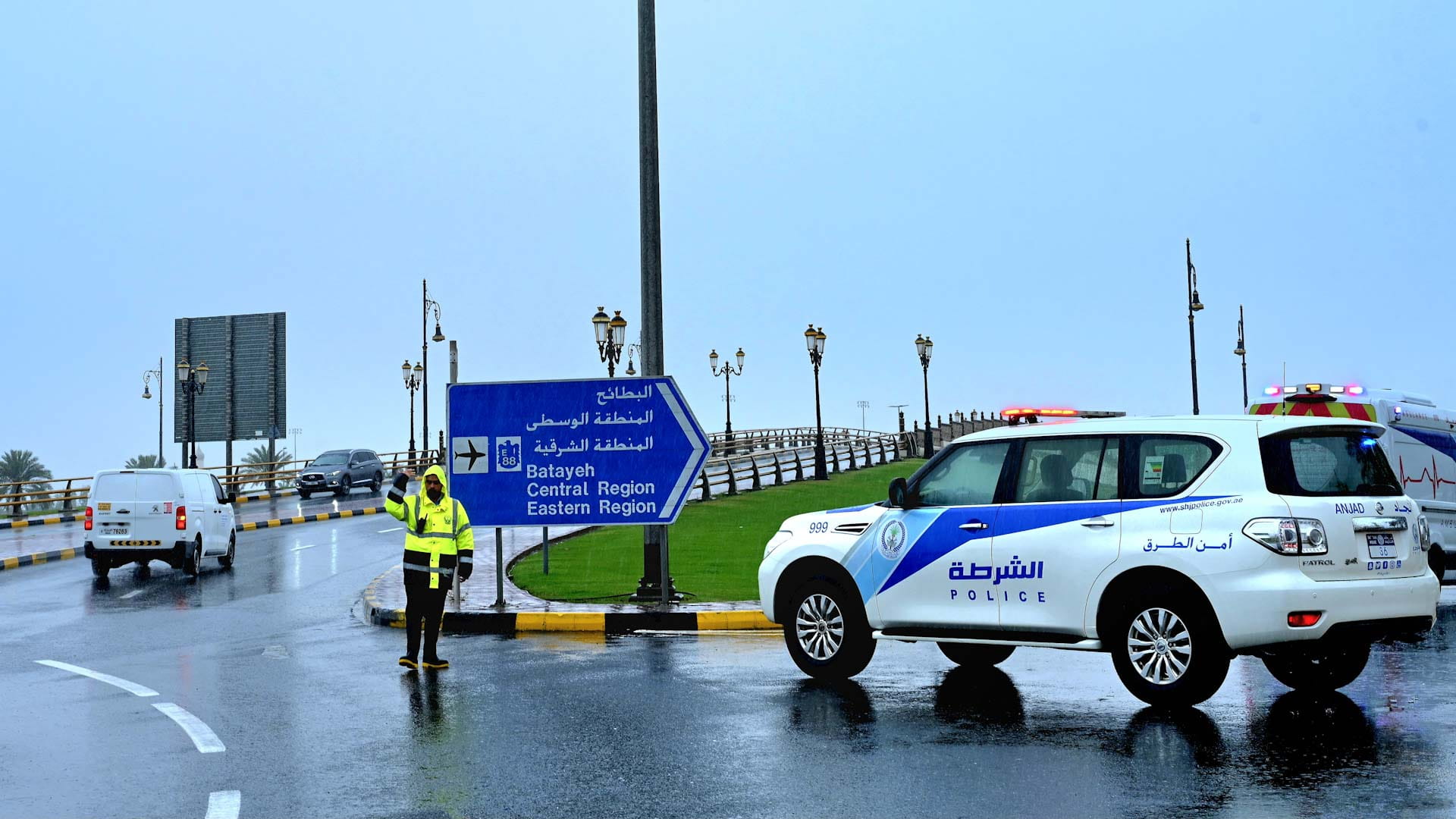 صورة بعنوان: شرطة الشارقة: تضافر الجهود أثمر في احتواء تداعيات المنخفض الجوي 