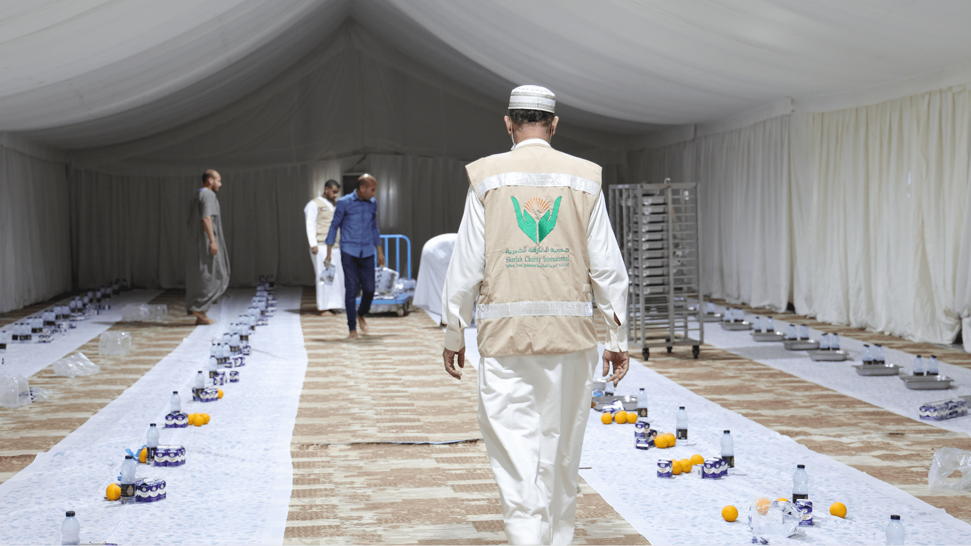 صورة بعنوان: 31178 وجبة إفطار صائم وزعتها "خيرية الشارقة" في أول أيام رمضان 