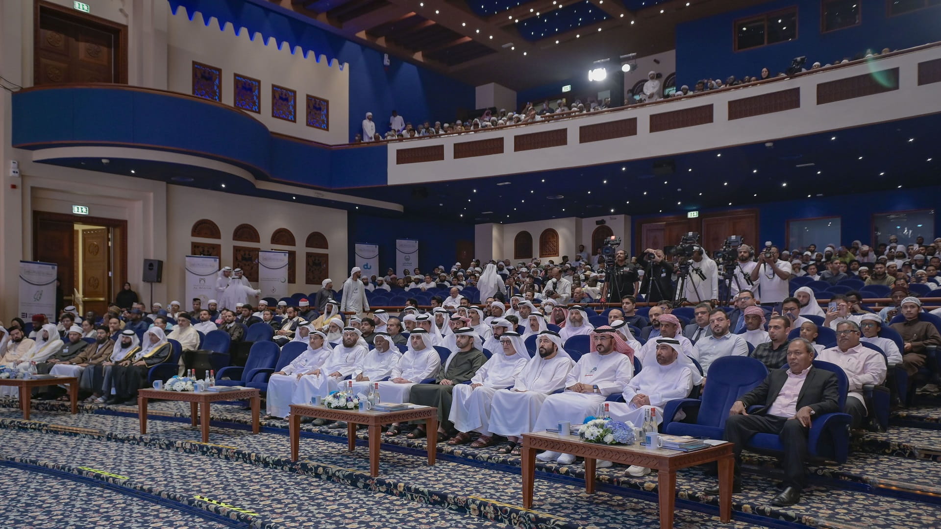 صورة بعنوان: منصور بن محمد يشهد الحفل الختامي لجائزة دبي الدولية للقرآن الكريم 