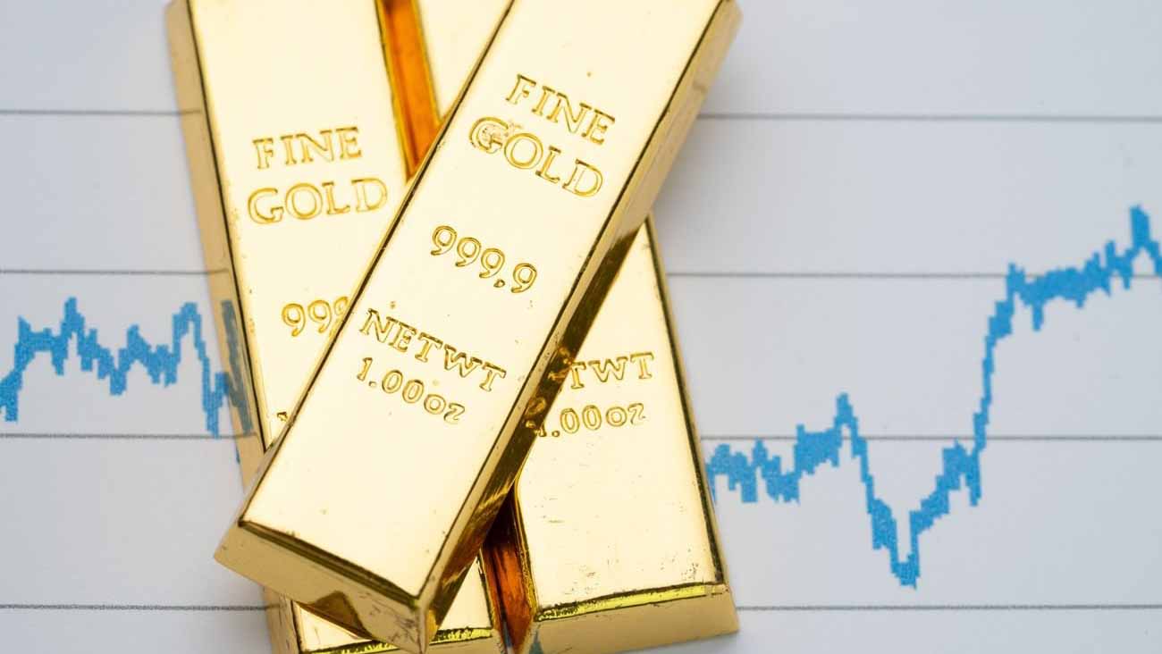 صورة بعنوان: وسط صعود العملة الخضراء..المعدن الأصفر يفقد بريقه ويخسر 5 دولارات 