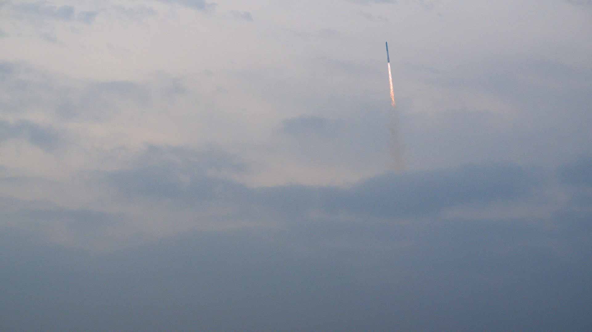 Image for the title: SpaceX mega rocket lost in final phase of test flight 