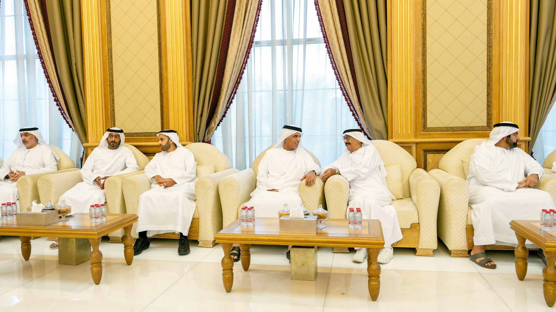 صورة بعنوان: سعود بن صقر يقدم واجب العزاء في وفاة سعيد جمعة النابودة 