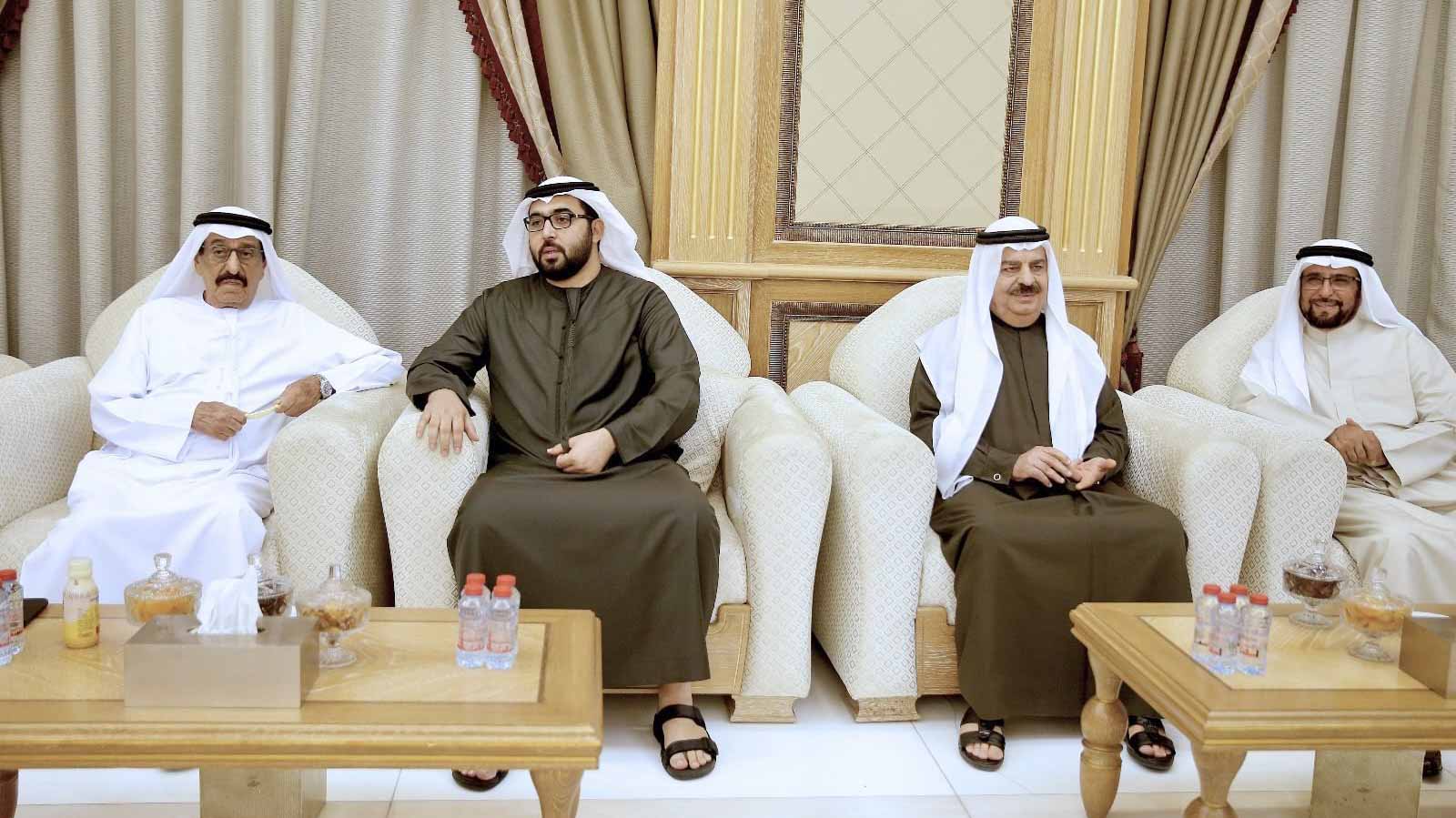 صورة بعنوان: ولي عهد أم القيوين يقدم واجب العزاء في وفاة سعيد جمعة النابودة 