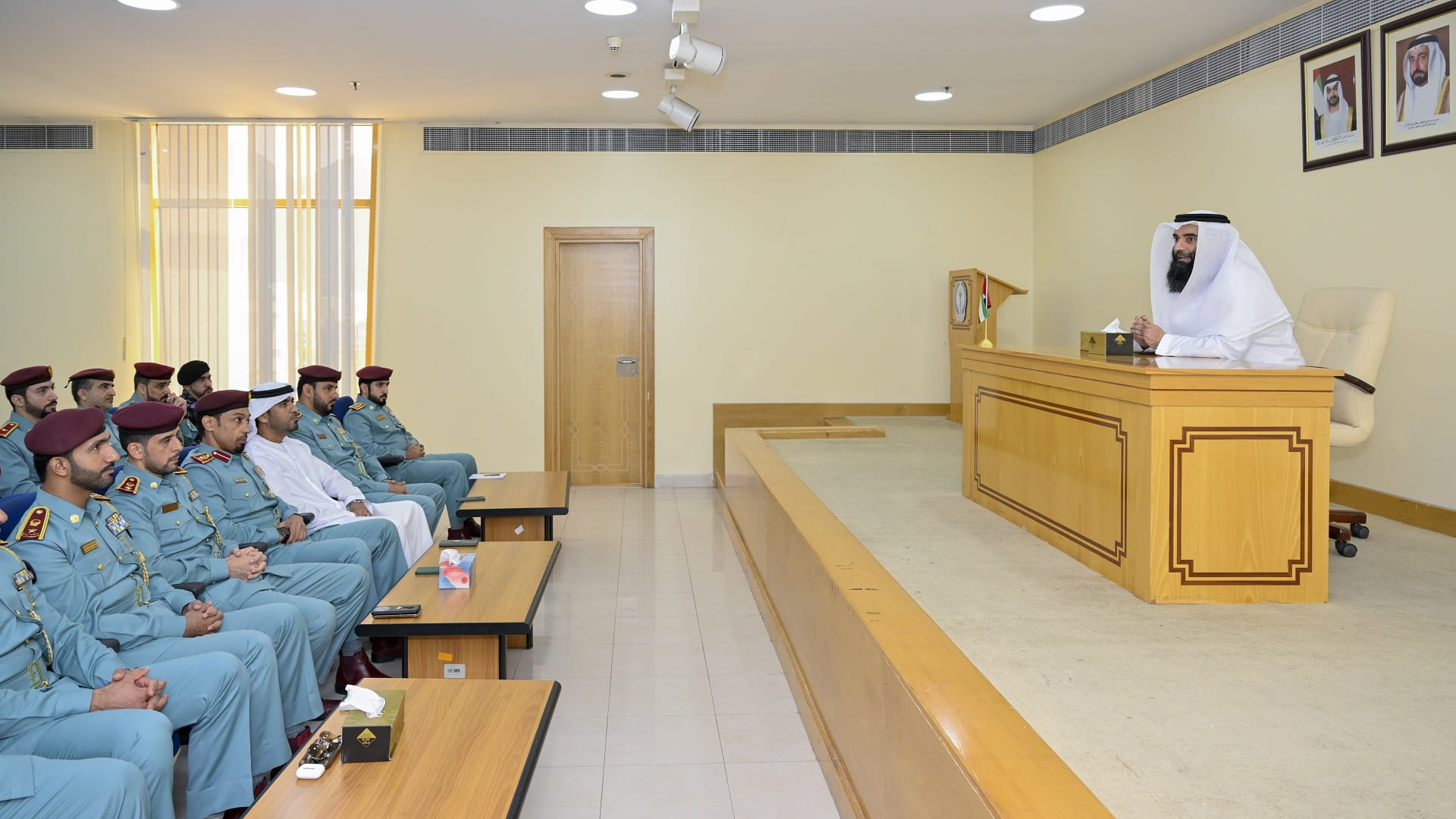 صورة بعنوان: إدارة شرطة المنطقة الشرقية بالشارقة تنظم محاضرة دينية لموظفيها 