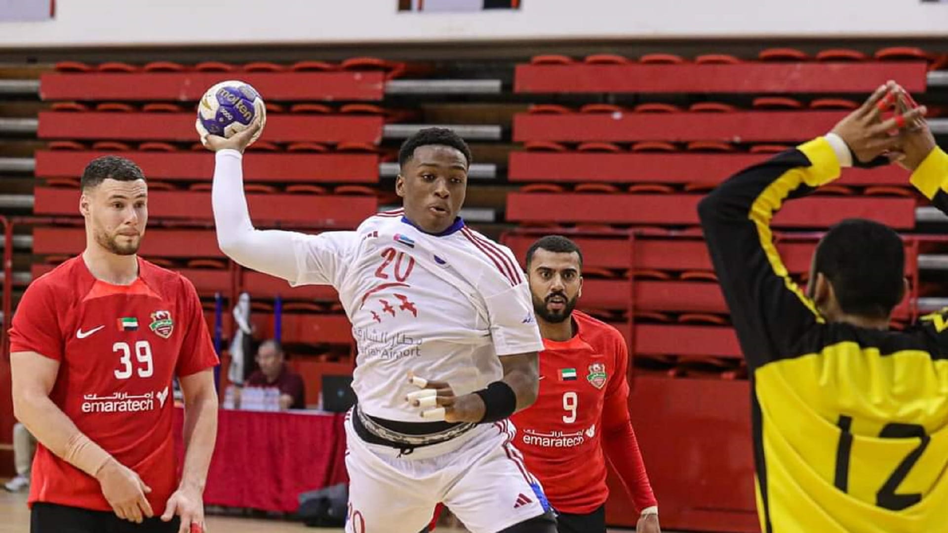 صورة بعنوان: فريق رجال الشارقة لكرة اليد يفوز على شباب الأهلي بنتيجة 33-26 