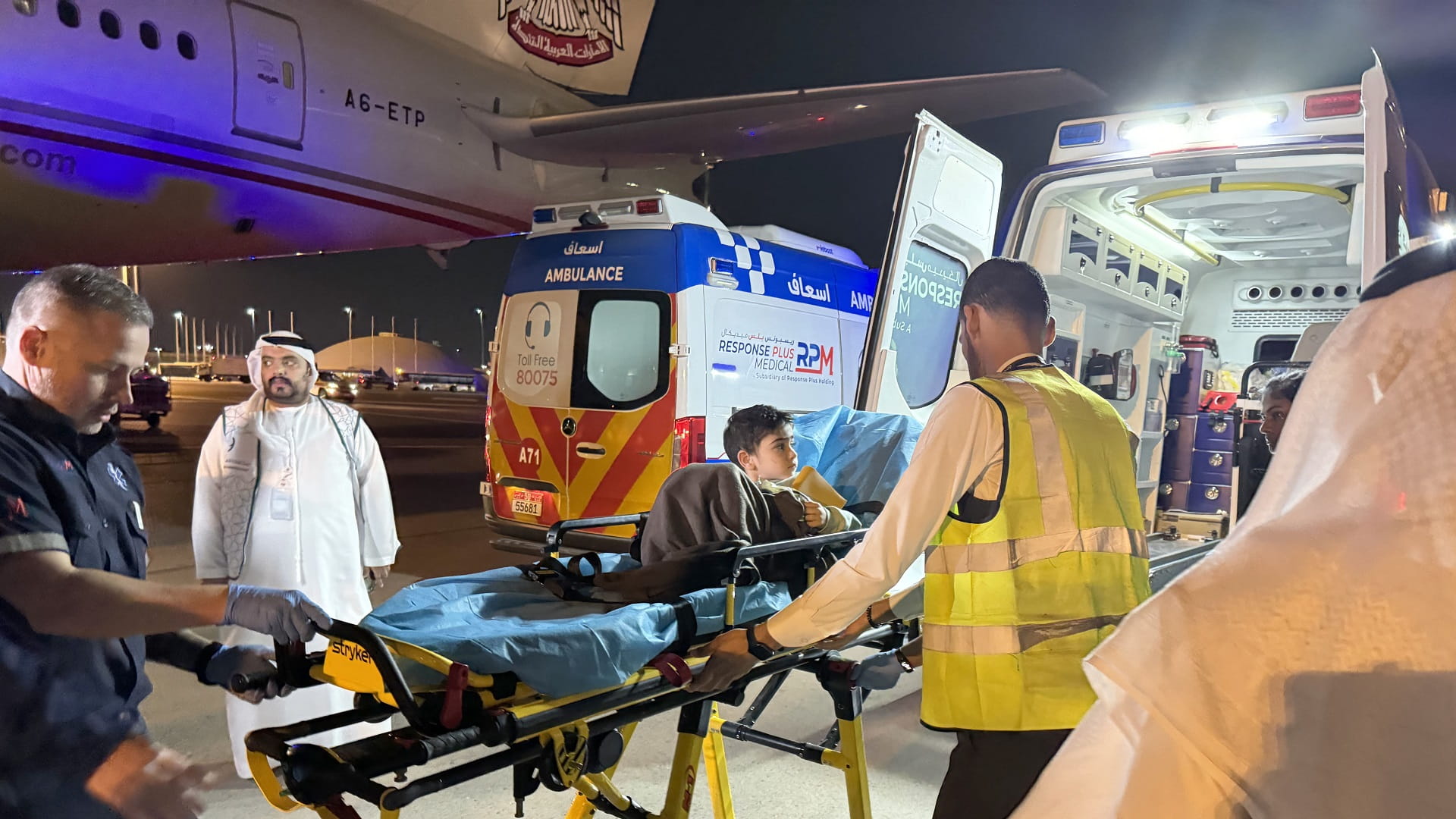 صورة بعنوان: الإمارات تستقبل الدفعة 14 للأطفال الجرحى ومرضى السرطان بقطاع غزة 