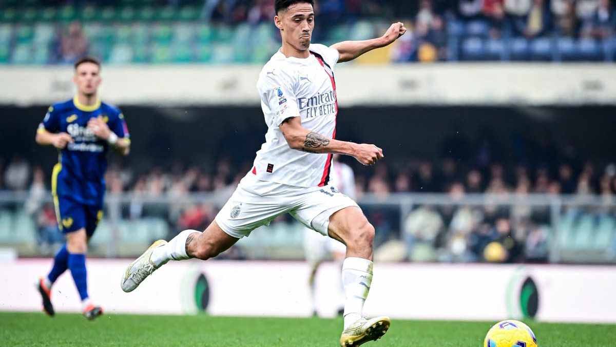 صورة بعنوان: ميلان ينفرد بوصافة الدوري الإيطالي لكرة القدم 