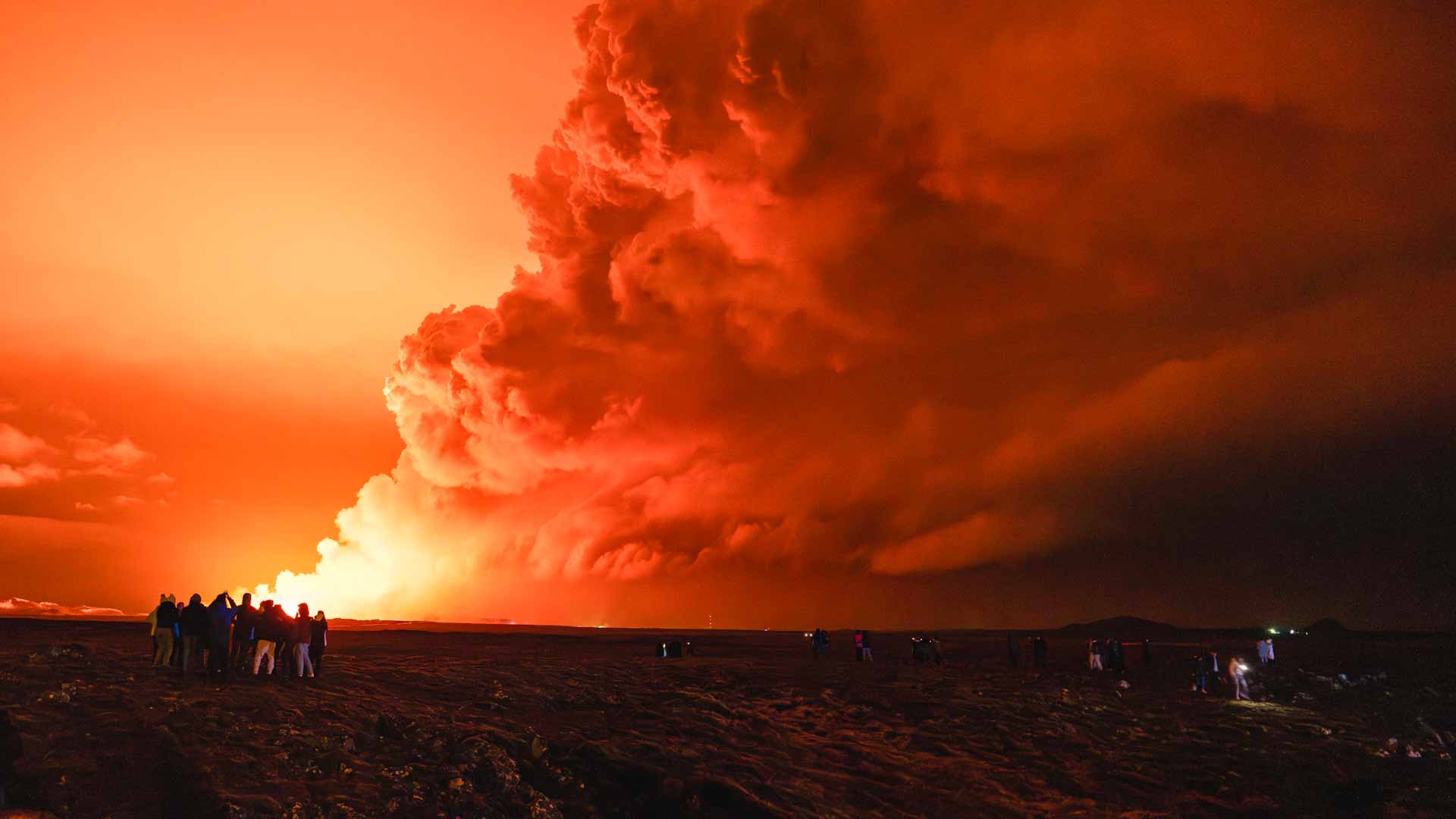 Image for the title: Volcano erupts again on Iceland peninsula 