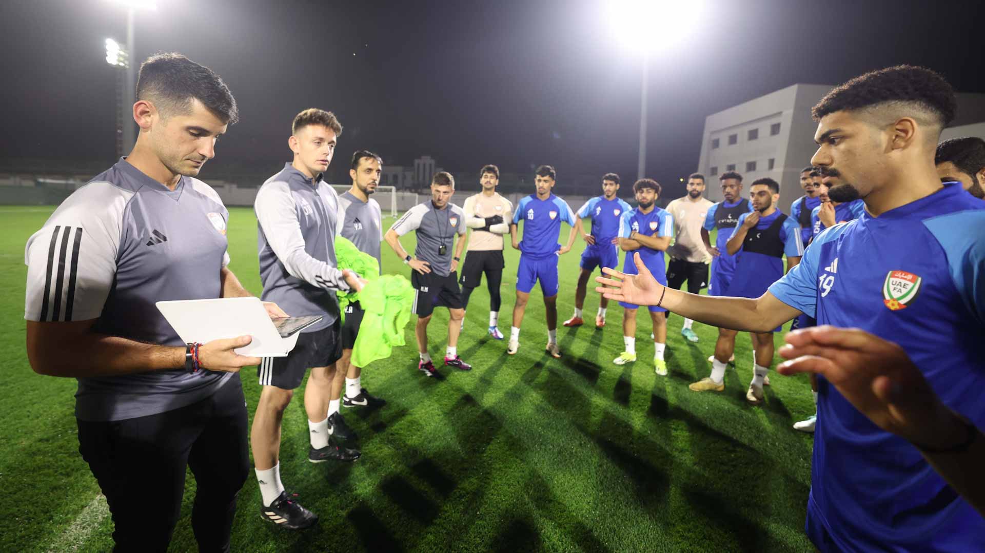 صورة بعنوان: الأبيض الأولمبي يؤدي مرانه الأول بقيادة مدربه الجديد مارسيلو برولي 