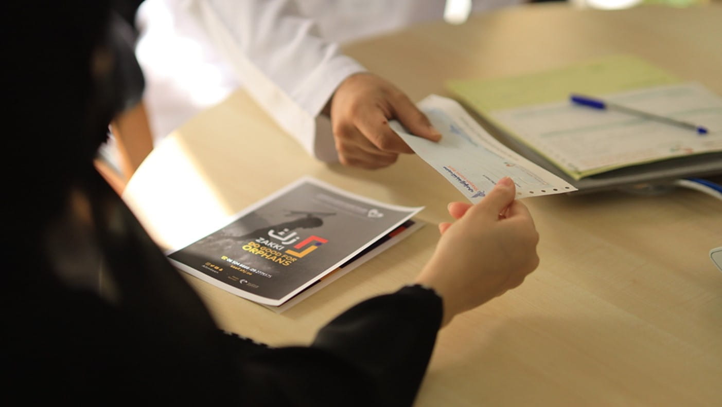 صورة بعنوان: ضمن حملة "زك"..التمكين الاجتماعي توزع الزكاة والمير على 2708أيتام  