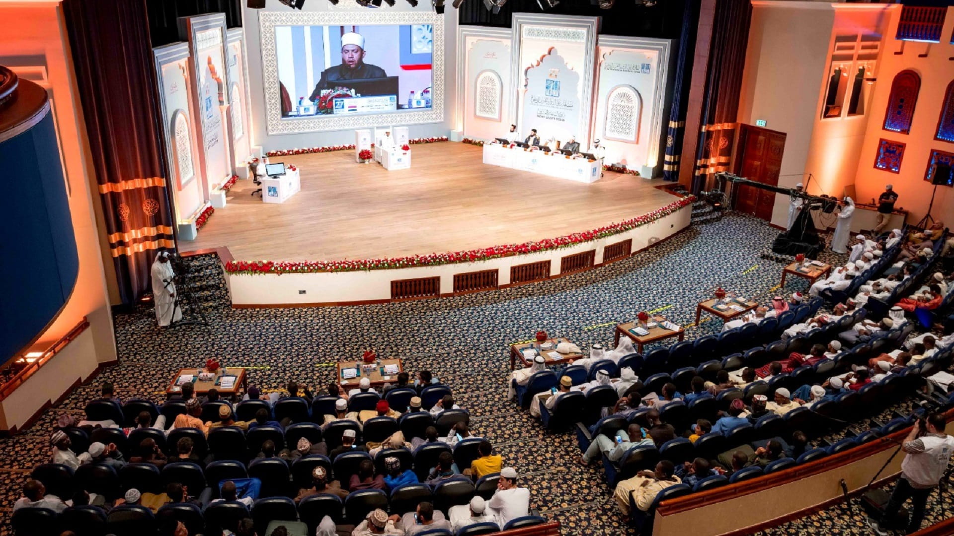 صورة بعنوان: 7 من حفظة كتاب الله يخطفون الأضواء في مسابقة دبي للقرآن الكريم  