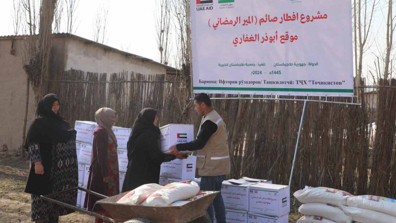 صورة بعنوان: "خيرية الشارقة" تنفذ إفطار صائم في أكثر عن 43 دولة حول العالم 