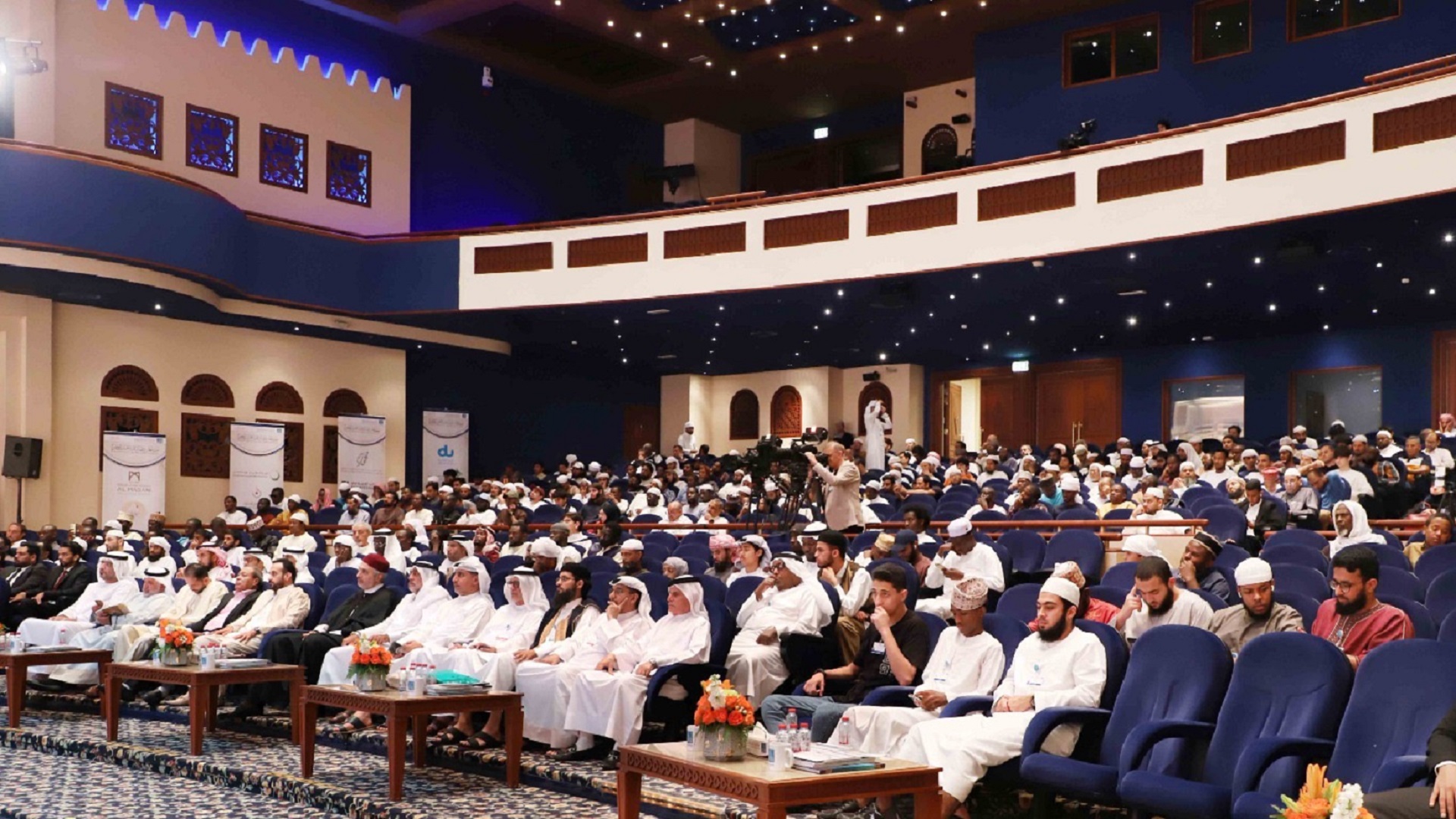 صورة بعنوان: حفظة كتاب الله يرفعون شعار التنافس الشريف في مسابقة دبي للقرآن 