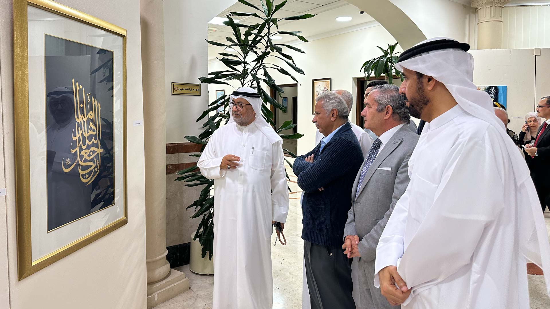 صورة بعنوان: إبداعات خطية بمعرض "حروف من نور" في النادي الثقافي العربي 