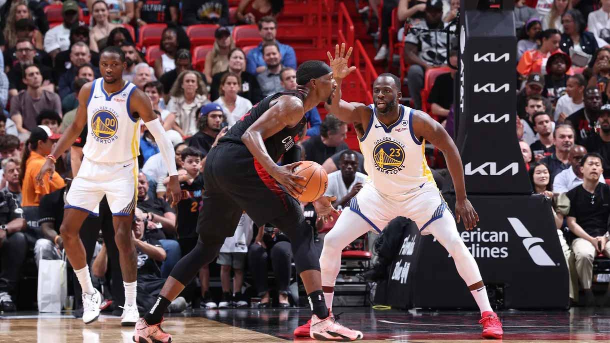 صورة بعنوان: جولدن ستيت يفوز على هيت في دوري كرة السلة الأميركي 