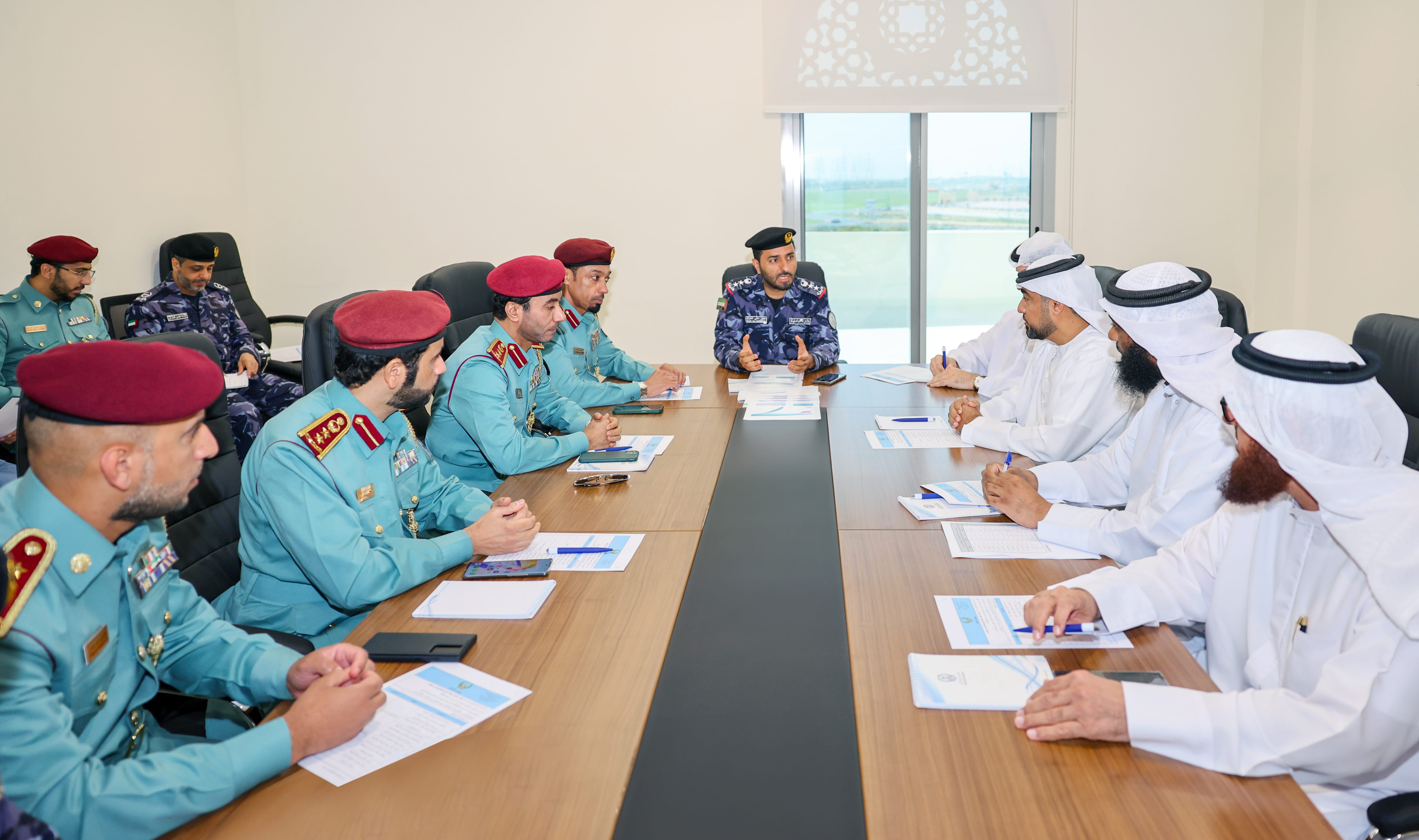 صورة بعنوان: شرطة الشارقة تعقد اجتماعاً تنسيقياً مع شركائها الإستراتيجيين 