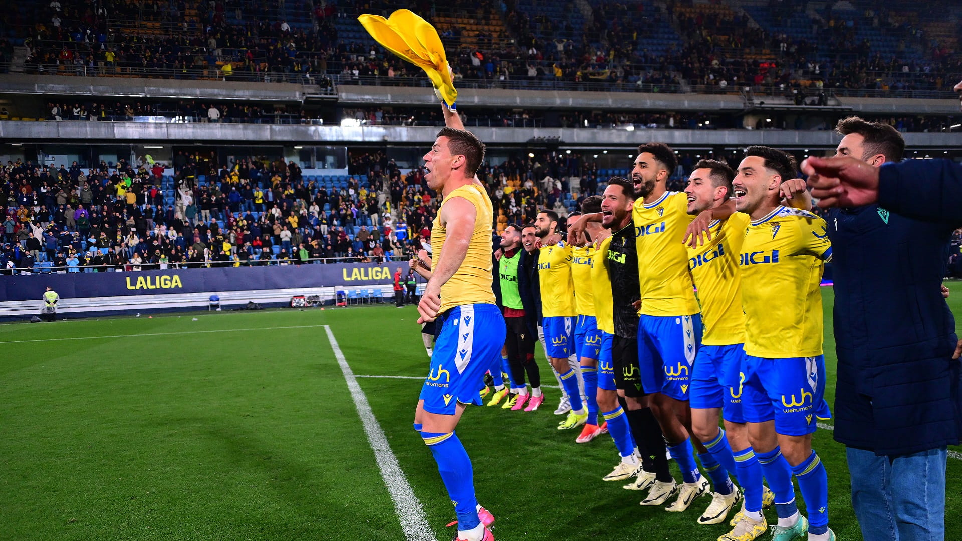 صورة بعنوان: نافارو يقود قادش للفوز على غرناطة في الدوري الإسباني 