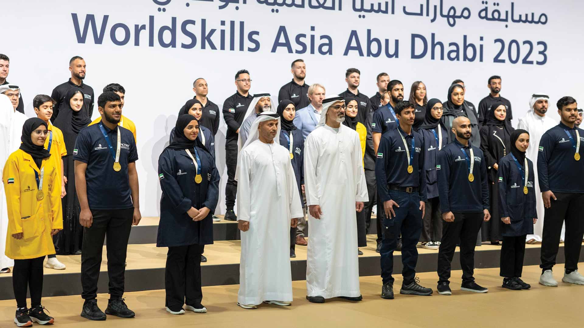 صورة بعنوان: خالد بن محمد بن زايد يستقبل فريق مهارات الإمارات 