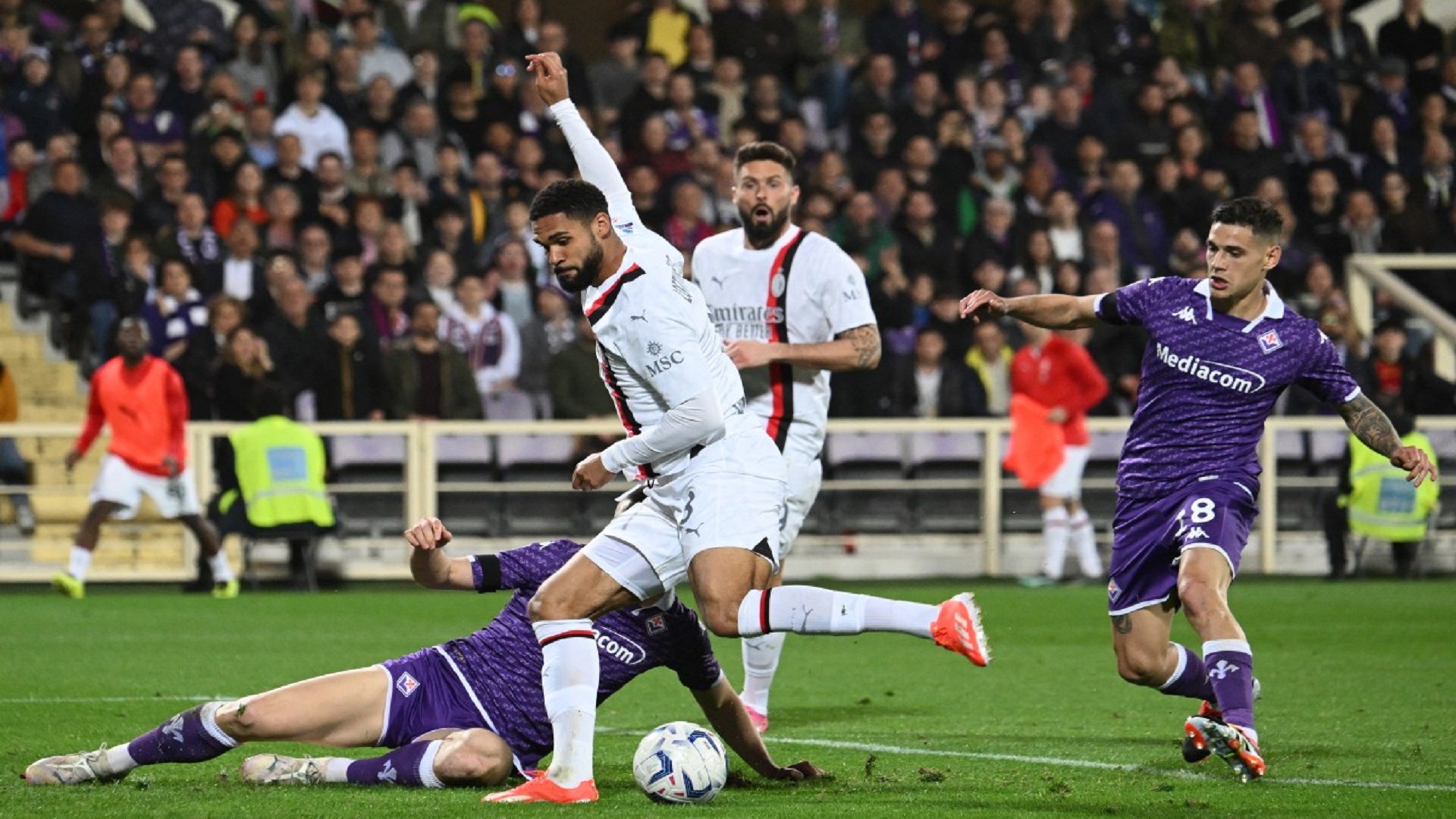 صورة بعنوان: ميلان يعزز وصافته للدوري الإيطالي لكرة القدم 