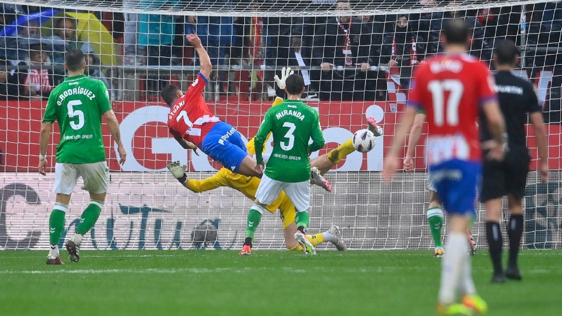 صورة بعنوان: جيرونا يحافظ على المركز الثالث في الدوري الإسباني 