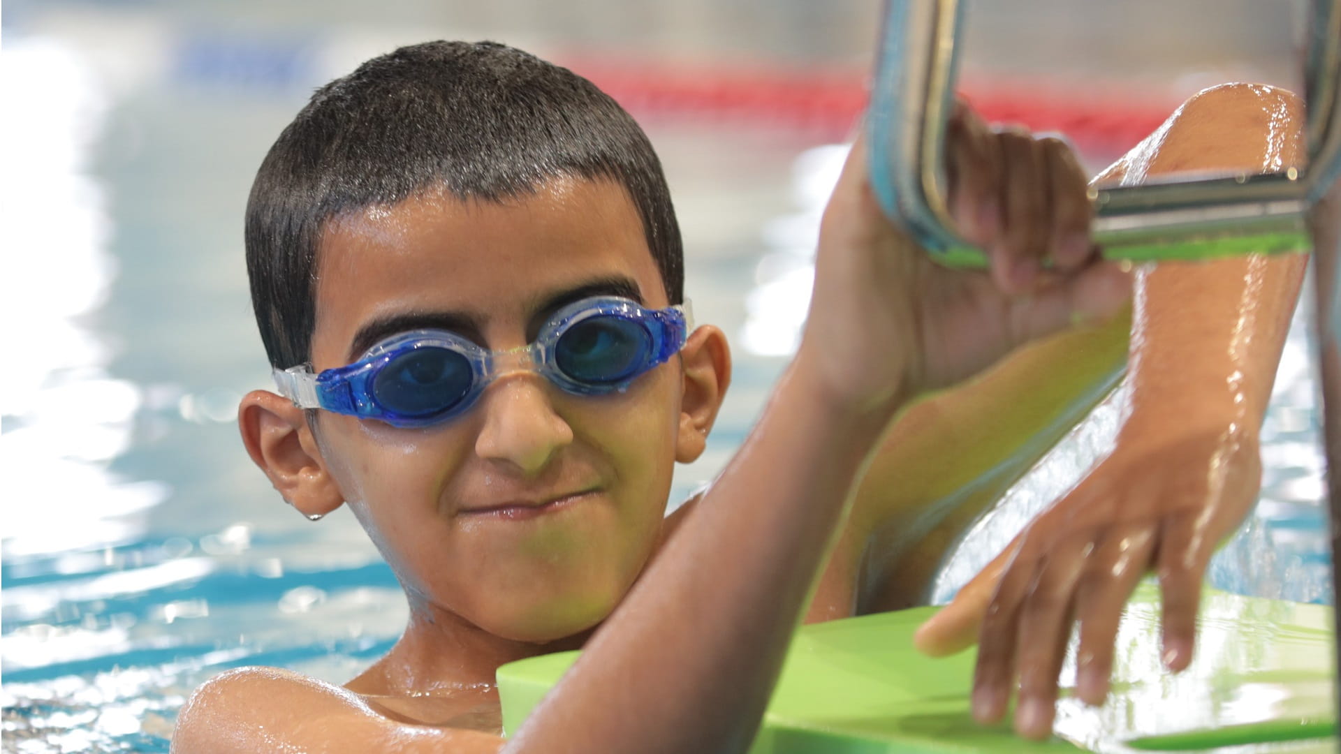 صورة بعنوان: 170 مشاركاً في مهرجان السباحة لأطفال الشارقة 