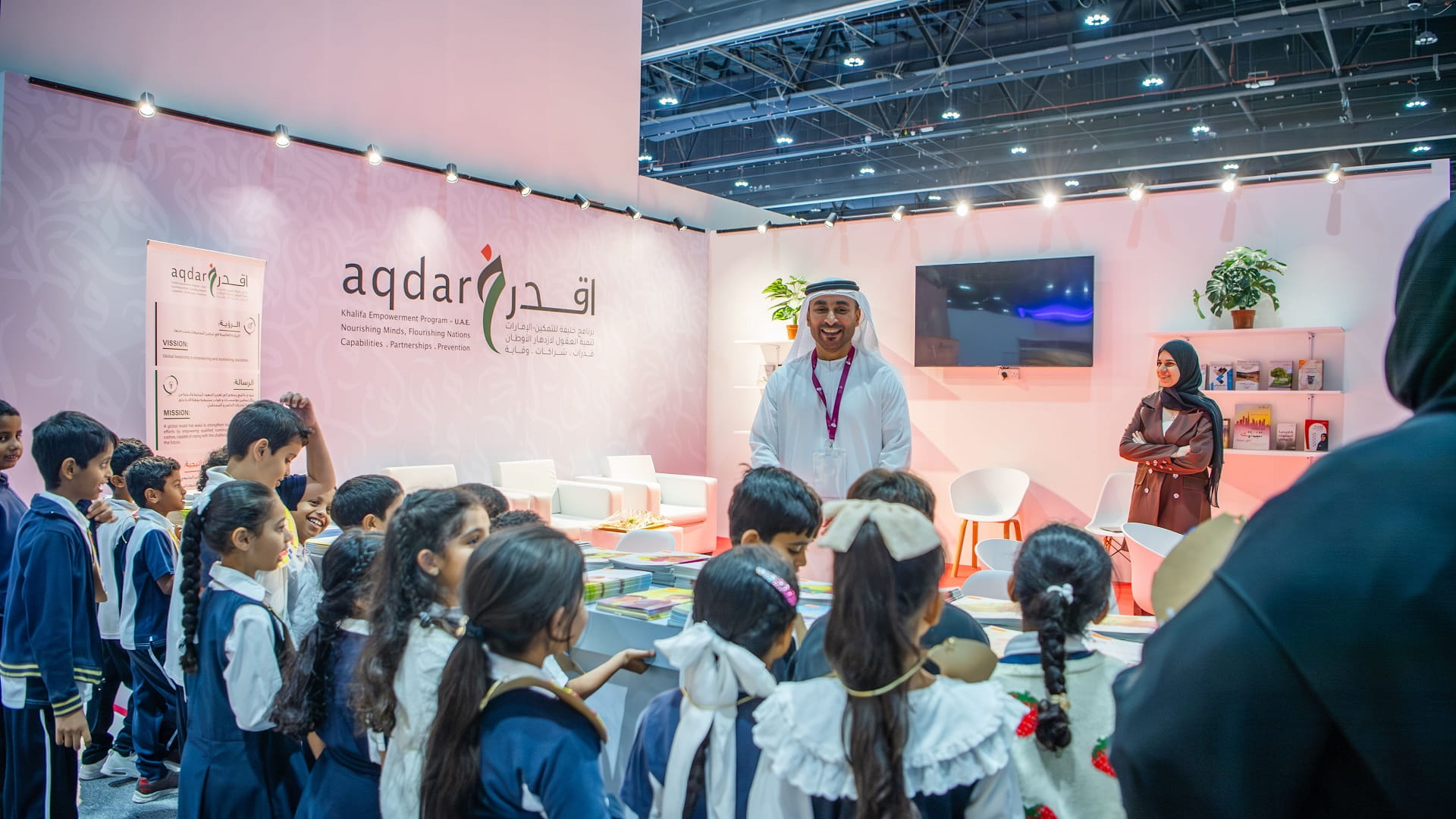 صورة بعنوان: برنامج خليفة للتمكين ينظم فعاليات أدبية بمعرض أبوظبي للكتاب 