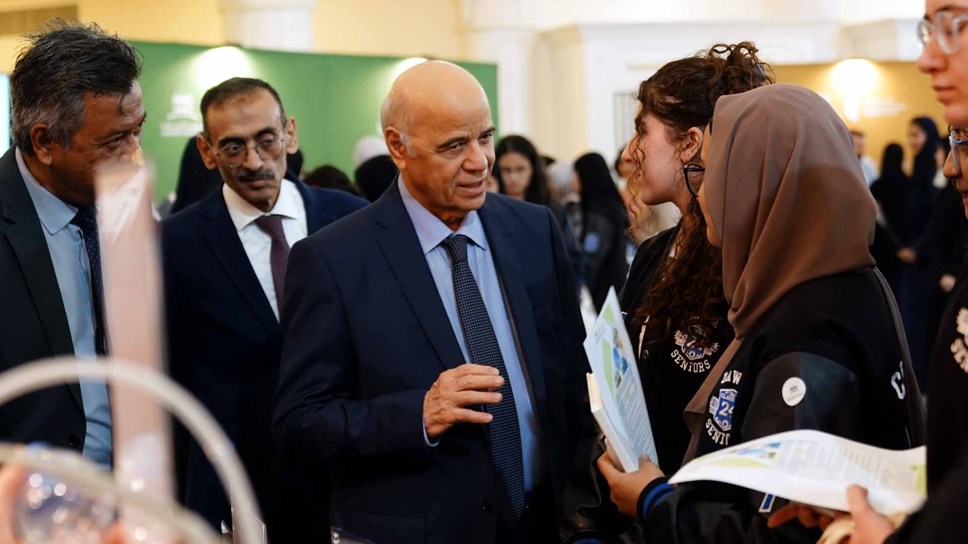 صورة بعنوان: جامعة الشارقة تستقطب أكثر من 2500 طالب وطالبة في اليوم المفتوح 