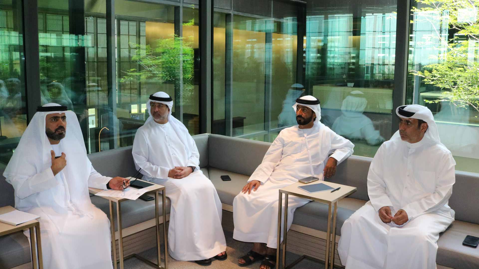 صورة بعنوان: "أسرة استشاري الشارقة" تزور بيت الحكمة وتبحث مختلف أعمالها 