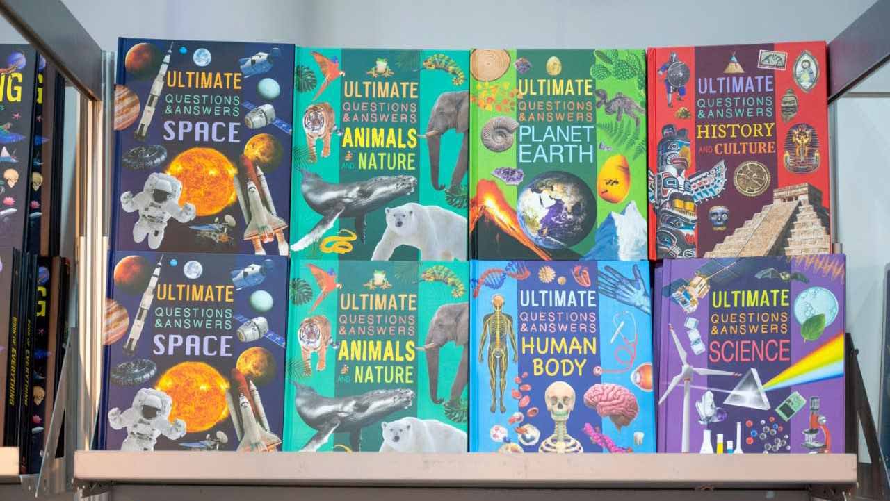 صورة بعنوان: سلاسل علمية وتشويقية تناسب جميع الأعمار في "الشارقة القرائي 2024" 