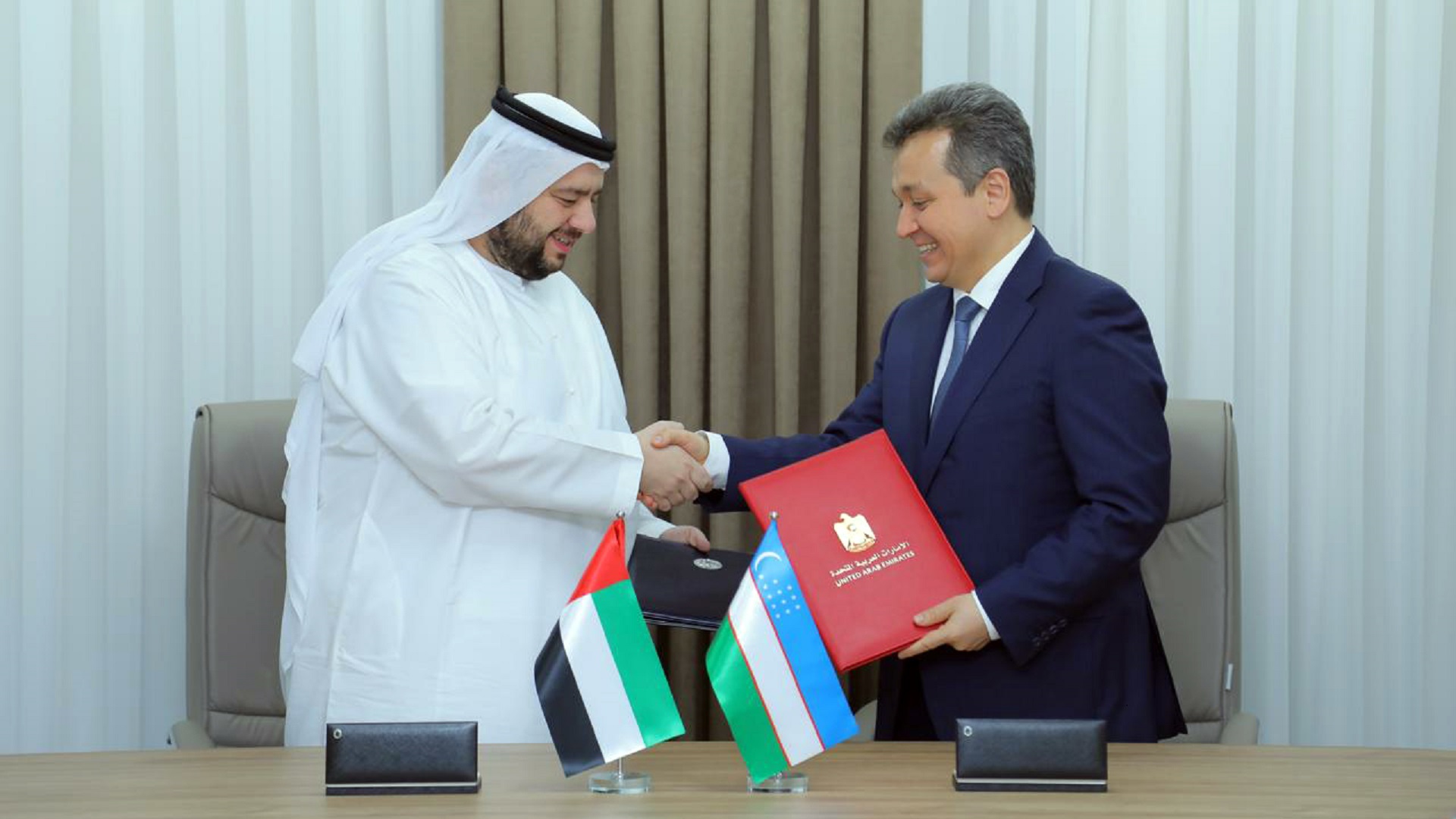 صورة بعنوان: الإمارات وأوزبكستان توقعان مذكرة لتطوير البنية التحتية الرقمية 