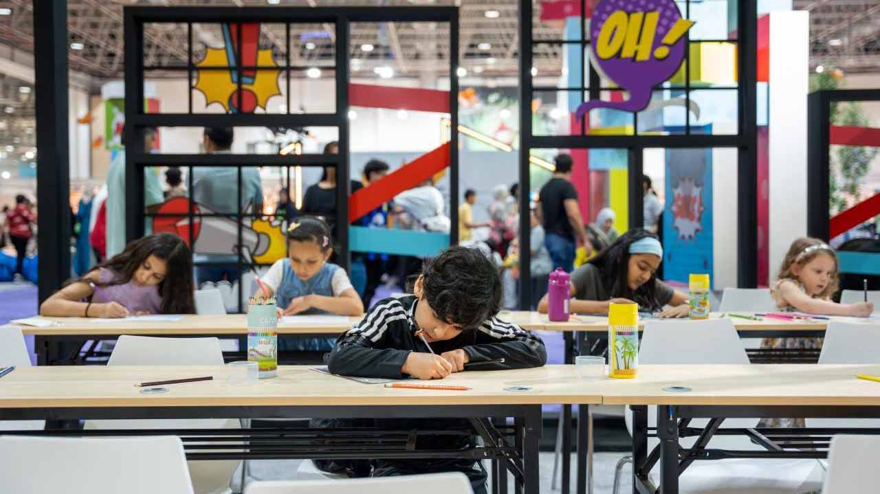 صورة بعنوان: "السرد المرئي" يثري مخيلة صغار "الشارقة القرائي" 