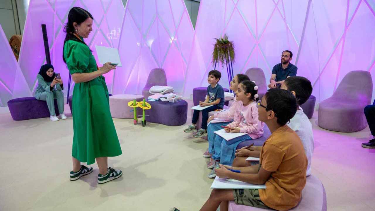 صورة بعنوان: "الشارقة القرائي للطفل" يعّلم الصغار مهارات كتابة السيناريو 