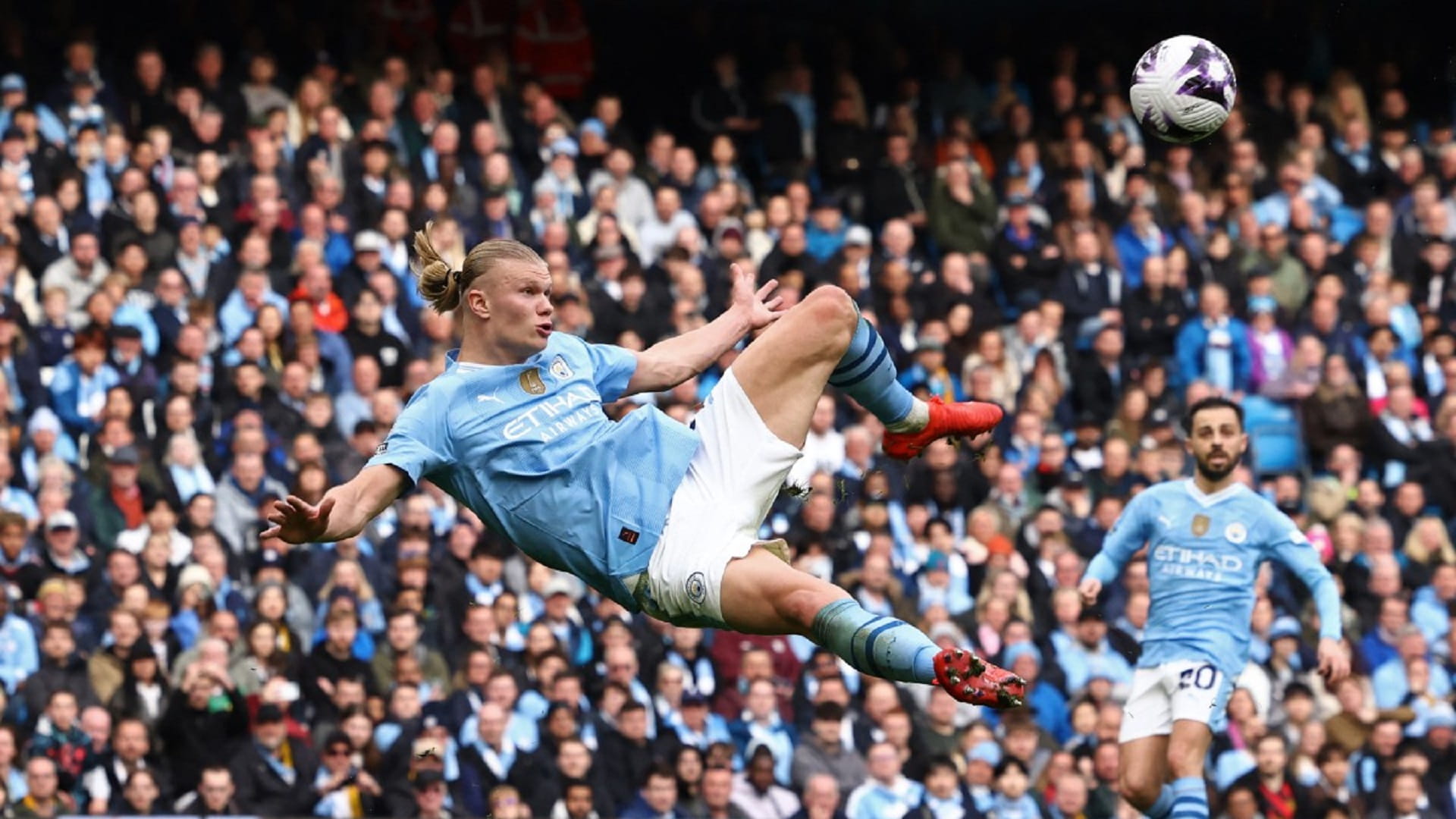 صورة بعنوان: مانشستر سيتي يواصل مطاردة أرسنال على صدارة الدوري الإنجليزي 