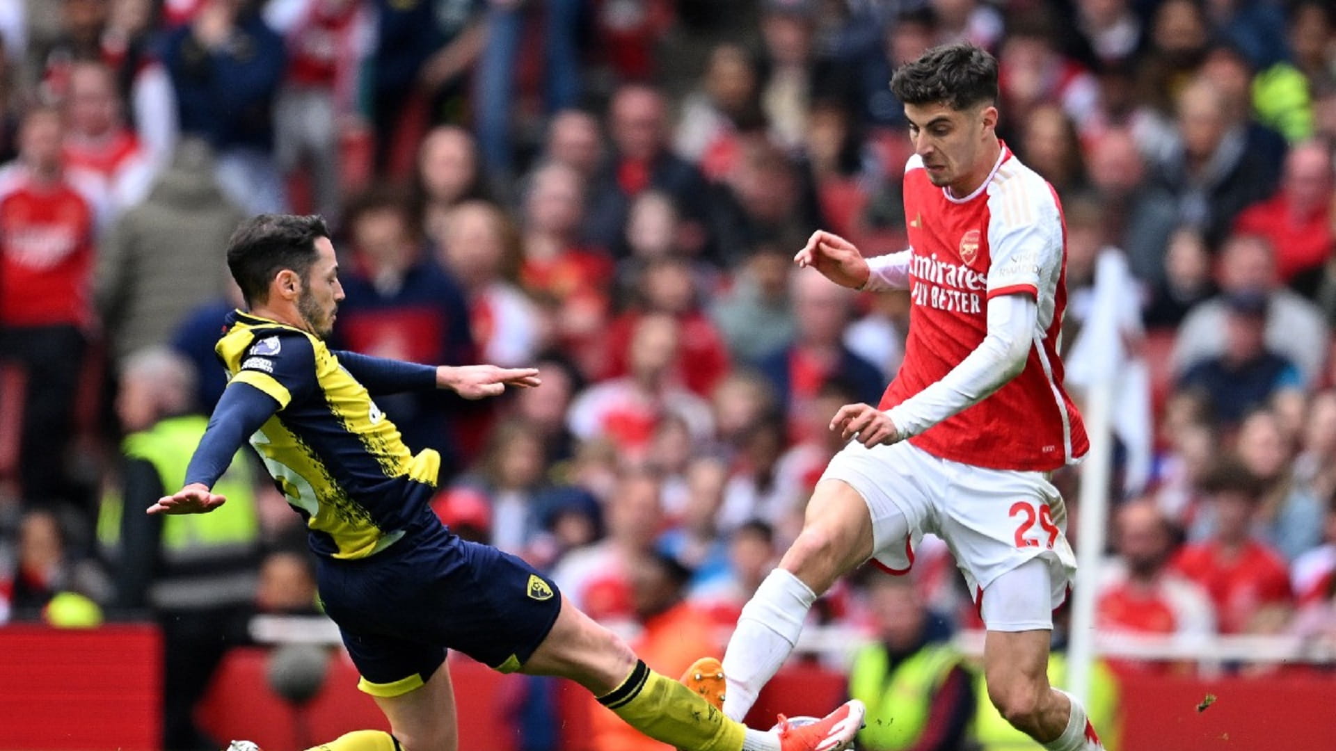 صورة بعنوان: أرسنال يواصل الضغط على سيتي بالفوز على بورنموث في الدوري الإنجليزي 