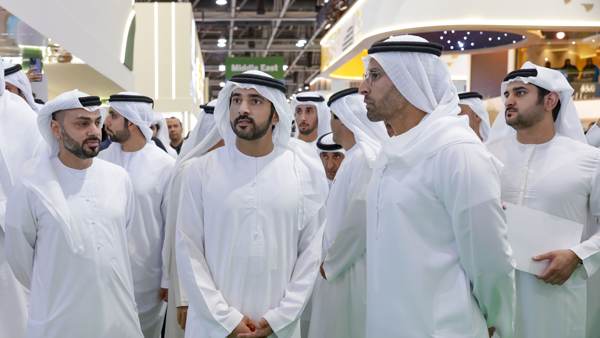 صورة بعنوان: حمدان بن محمد يزور معرض سوق السفر العربي بمركز دبي التجاري العالمي 