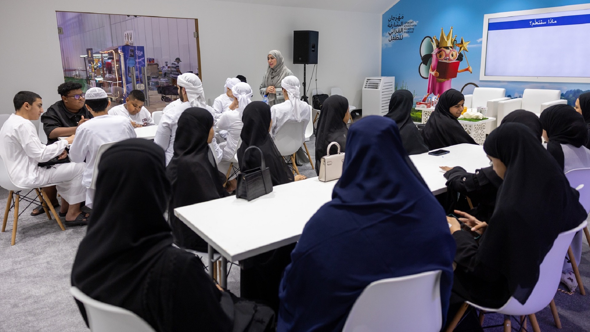 صورة بعنوان: مهرجان الشارقة القرائي يعلم اليافعين أساسيات الكتابة الإبداعية 