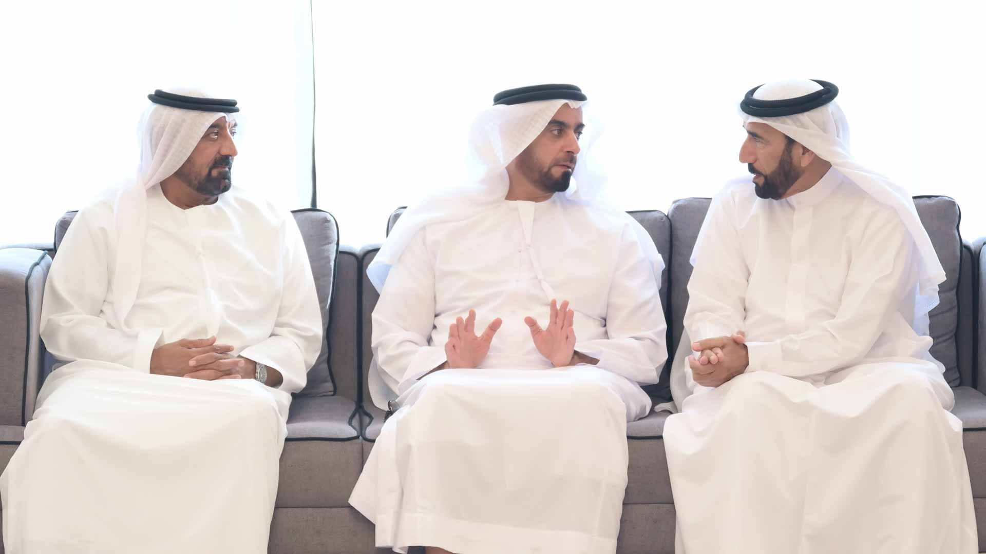 صورة بعنوان: سيف بن زايد يقدم واجب العزاء في وفاة زوجة سيف الشعفار 