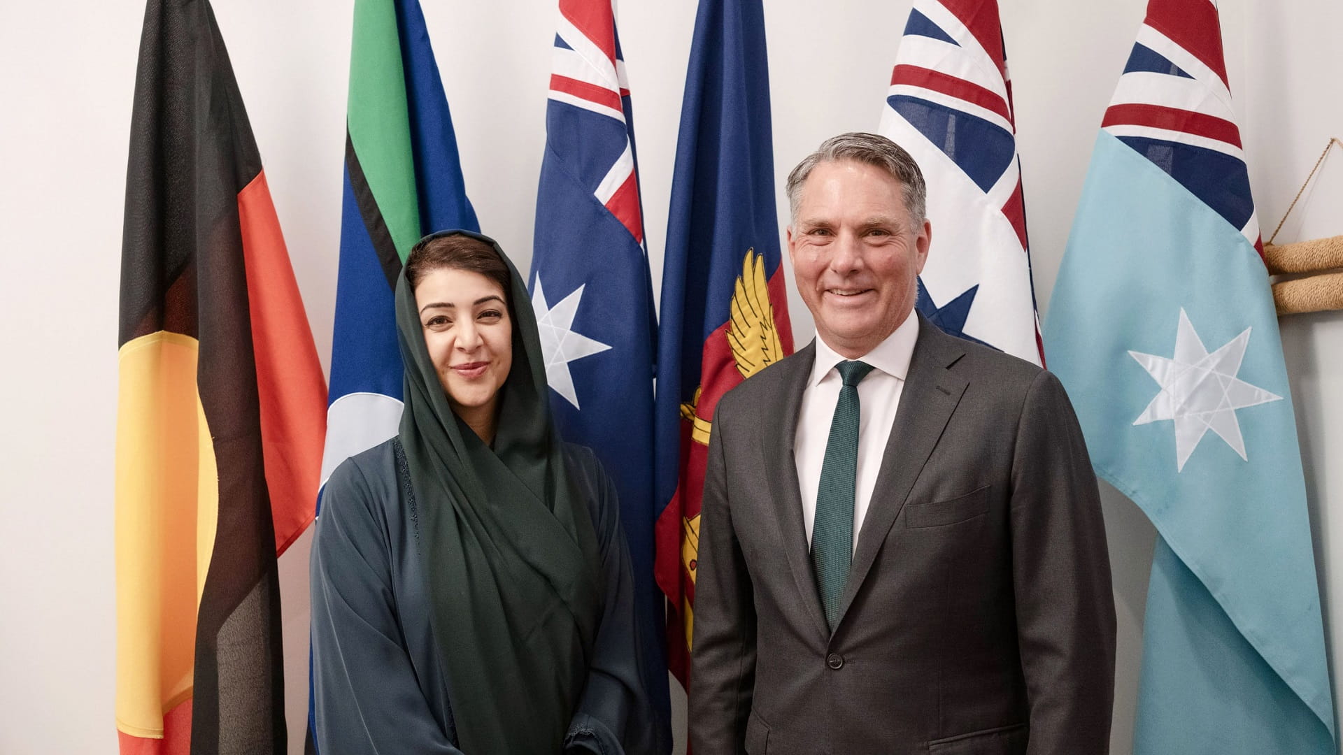 صورة بعنوان: ريم الهاشمي تبحث التعاون مع المسؤولين في كومنولث أستراليا 