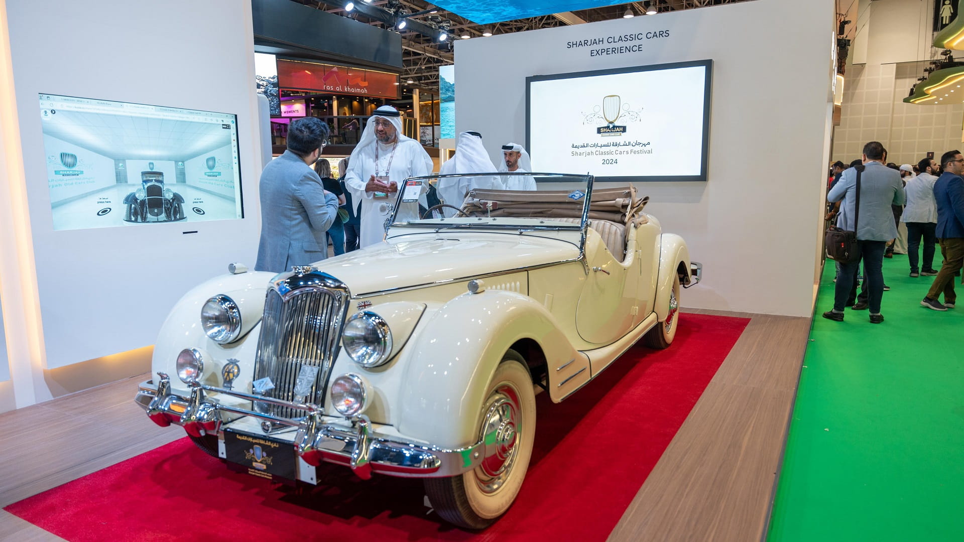 صورة بعنوان: "الشارقة للسيارات القديمة" يعرض رايلي آر إم إس 1948 في سوق السفر 