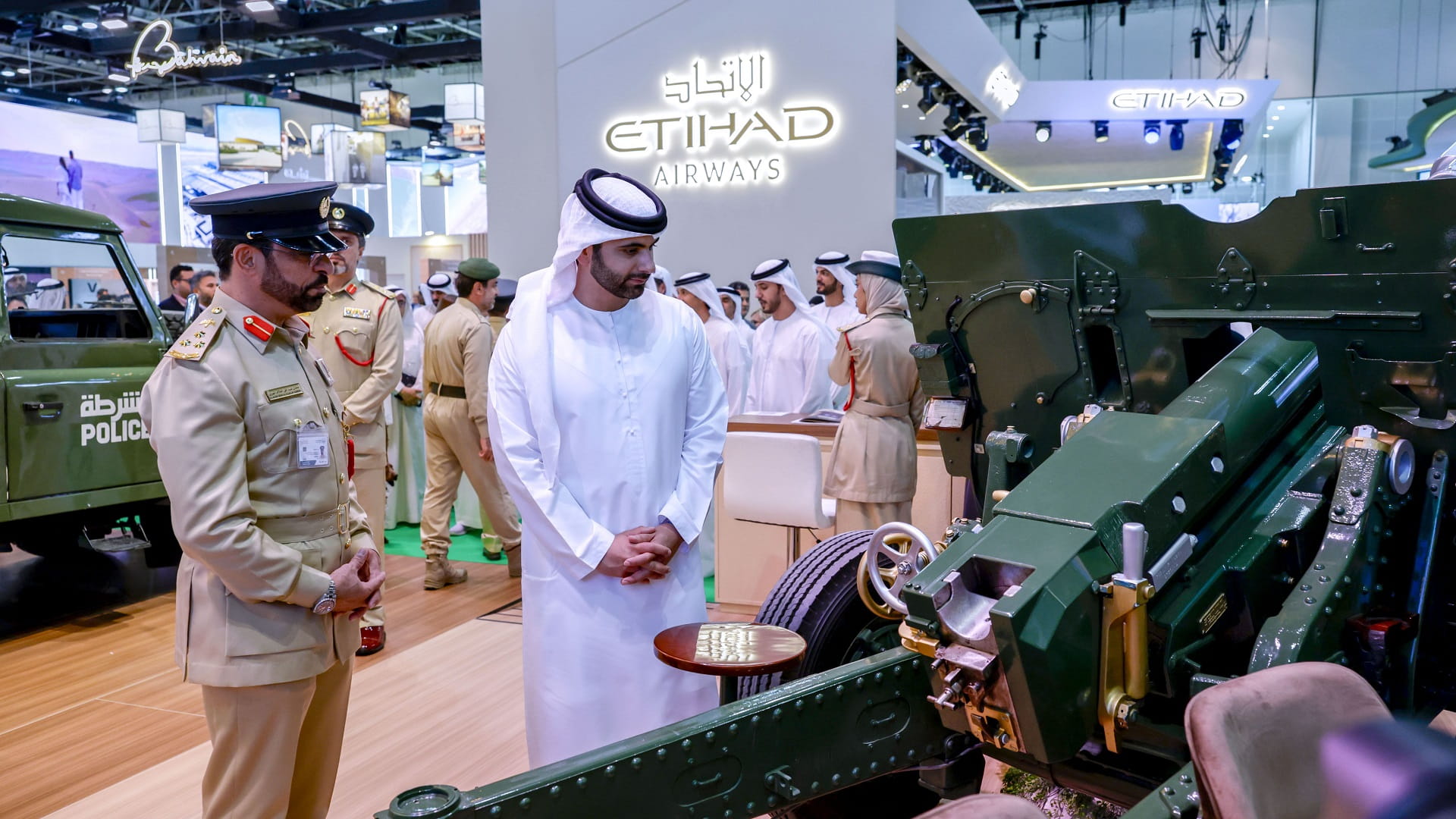 صورة بعنوان: منصور بن محمد يزور معرض "سوق السفر العربي 2024" 