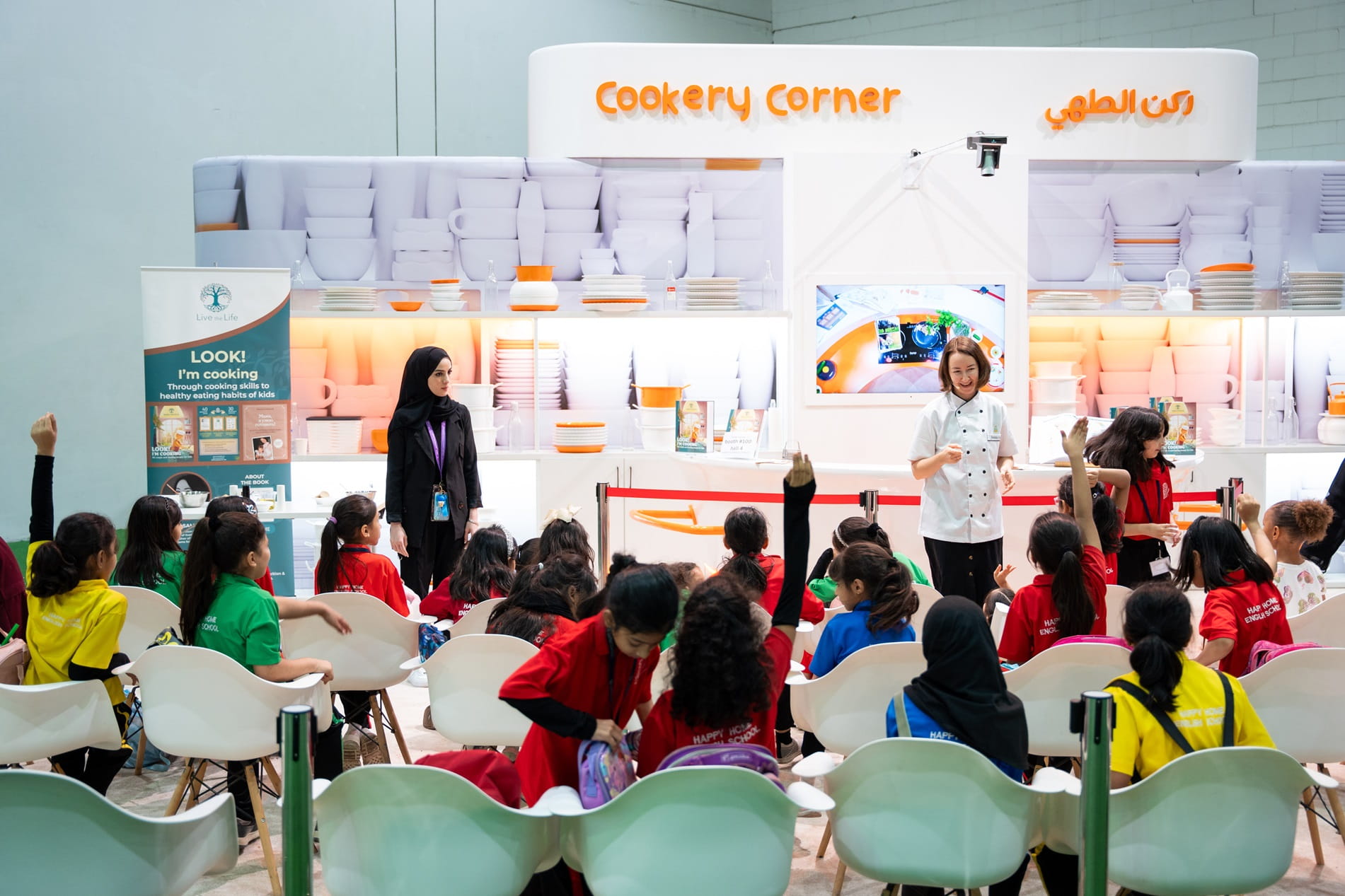 صورة بعنوان: صغار "الشارقة القرائي" يستوحون فطيرة اليقطين من عوالم "هاري بوتر" 