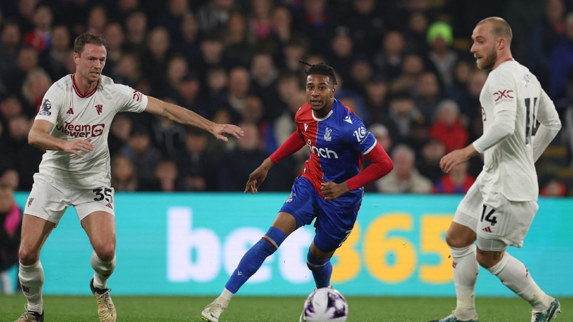 صورة بعنوان: كريستال بالاس يُعمق جراح مانشستر يونايتد في الدوري الإنجليزي 