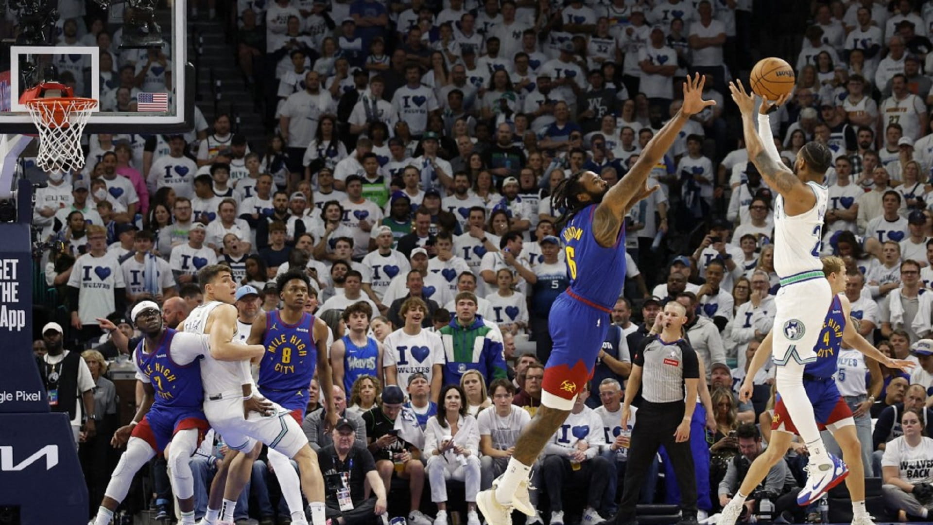 صورة بعنوان: مينيسوتا يتمسك بآماله في نهائي القسم الغربي بدوري السلة الأميركي 