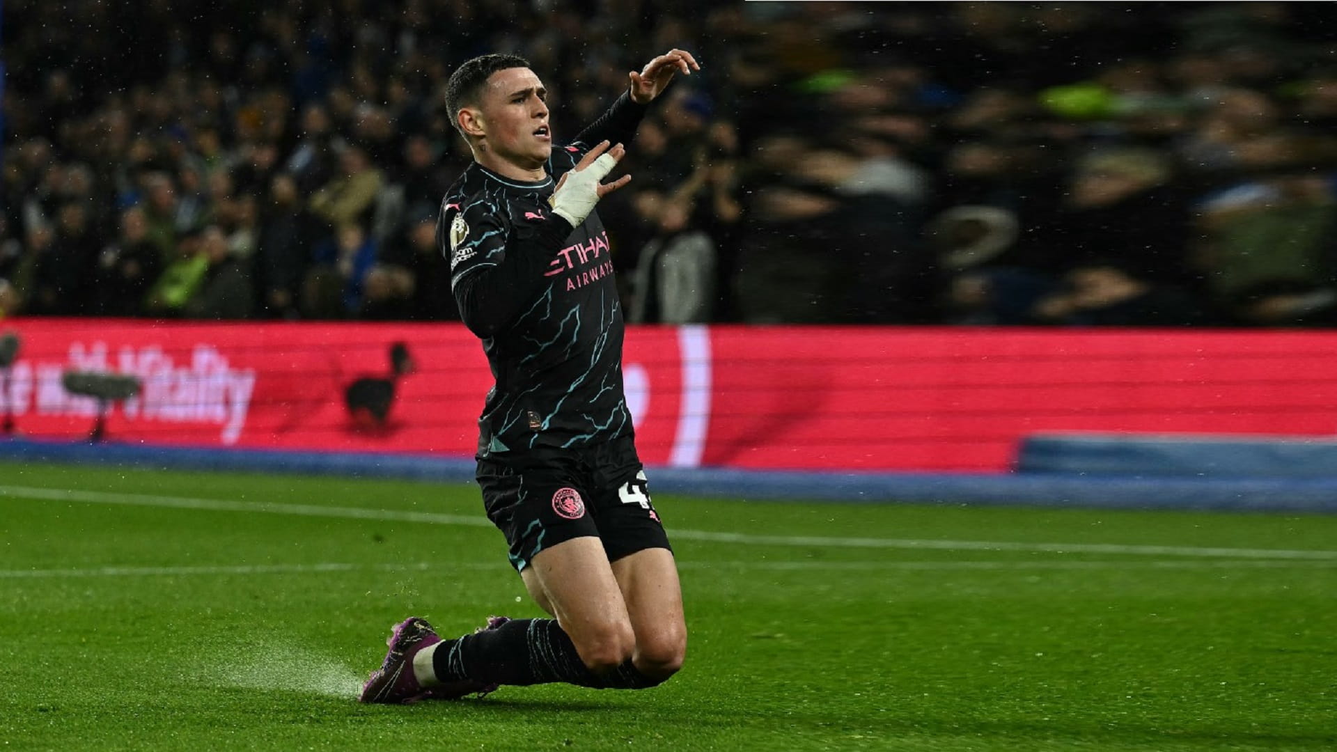 صورة بعنوان: النجم فيل فودن أفضل لاعب ضمن الموسم في الدوري الإنجليزي 