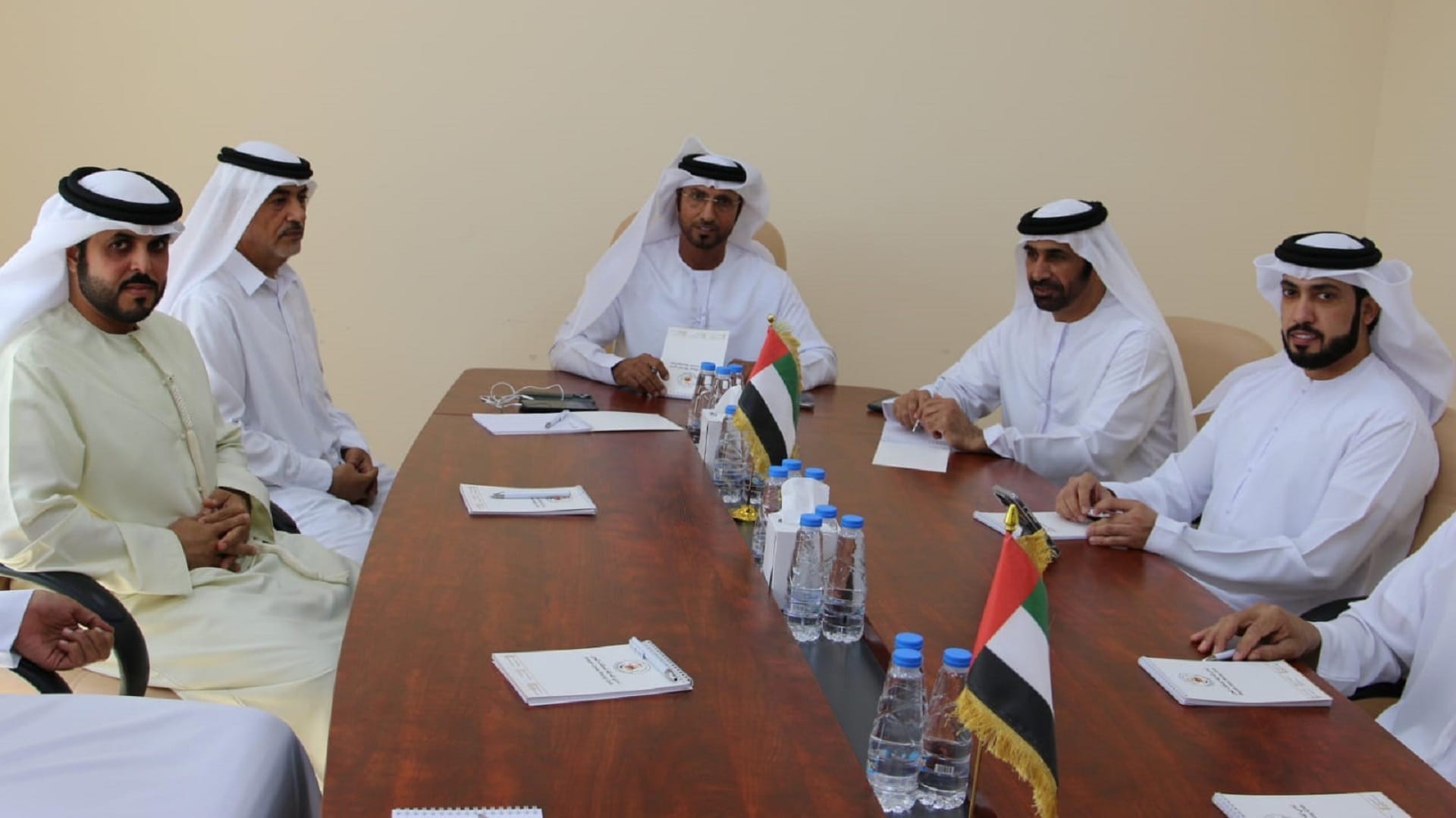 صورة بعنوان: نادي الشارقة لسباقات الهجن يبحث الارتقاء بالخدمات المقدمة للملاك  