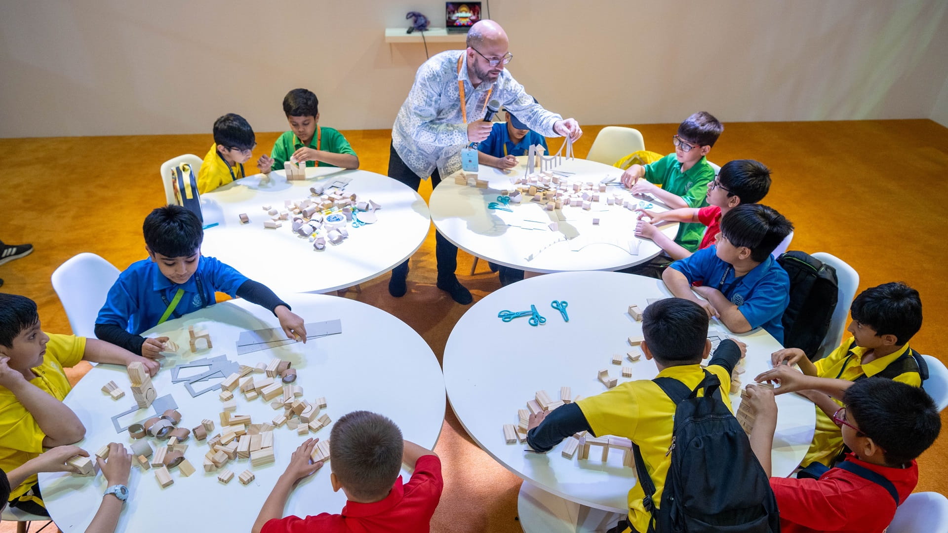 صورة بعنوان: صغار مهرجان الشارقة القرائي للطفل يتعرفون على طرق بناء مدن مستدامة 