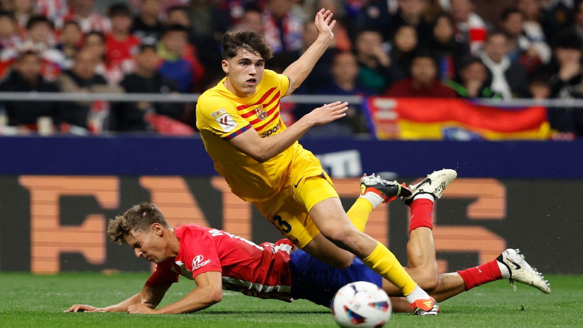 صورة بعنوان: نادي برشلونة يمدد تعاقده مع المدافع الشاب كوبارسي 