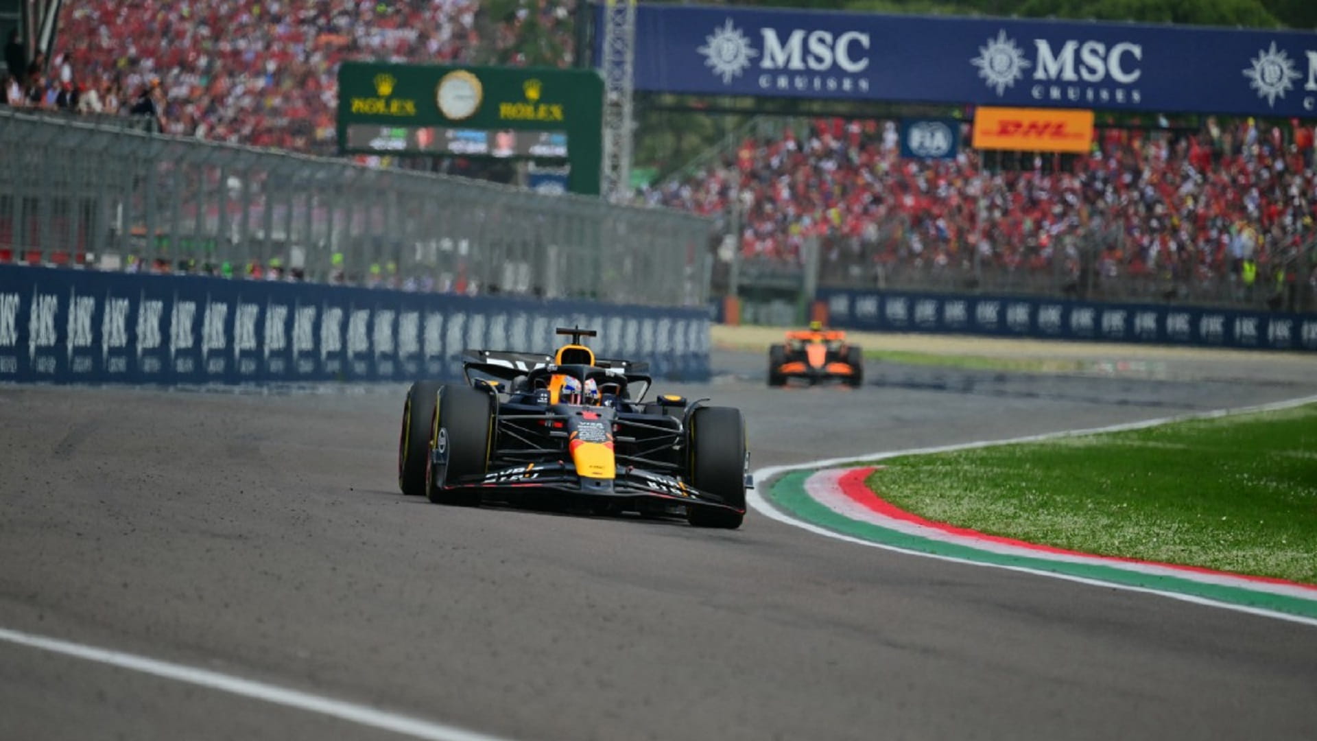 صورة بعنوان: الهولندي ماكس فيرستابن بطلا لسباق إيميليا-رومانيا للفورمولا 1 