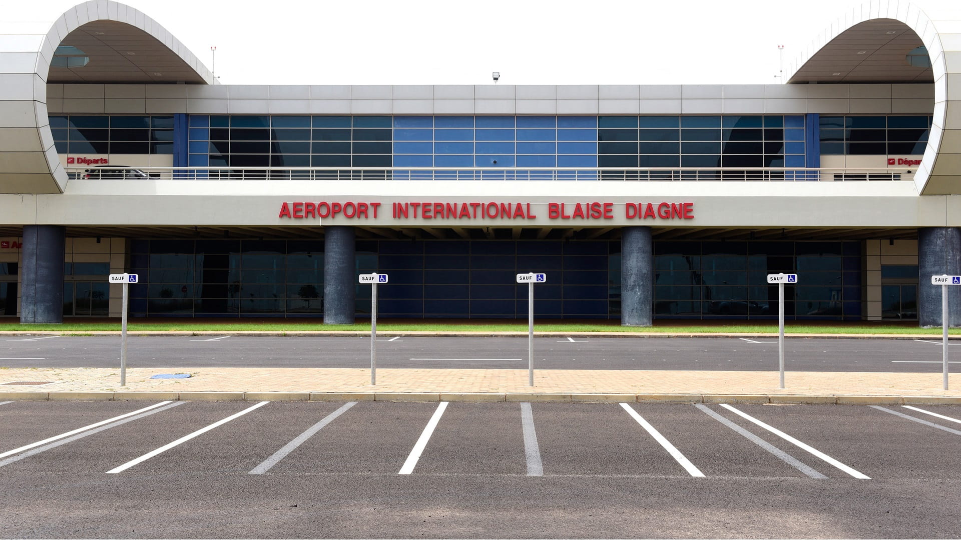 Image for the title: Plane skids off runway in Senegal, injuring 11