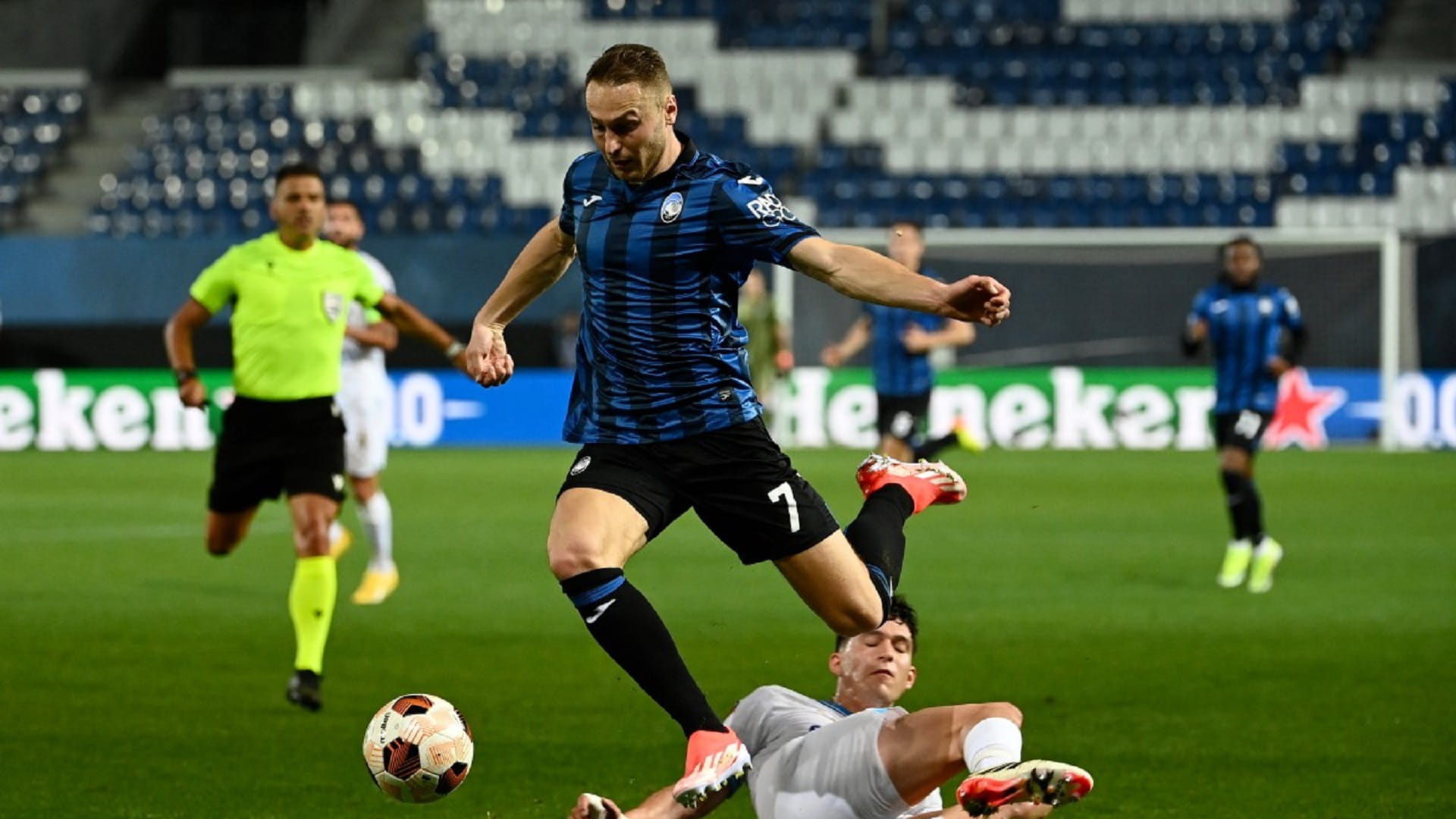 صورة بعنوان: أتالانتا يضرب موعداً مع ليفركوزن في نهائي الدوري الأوروبي 